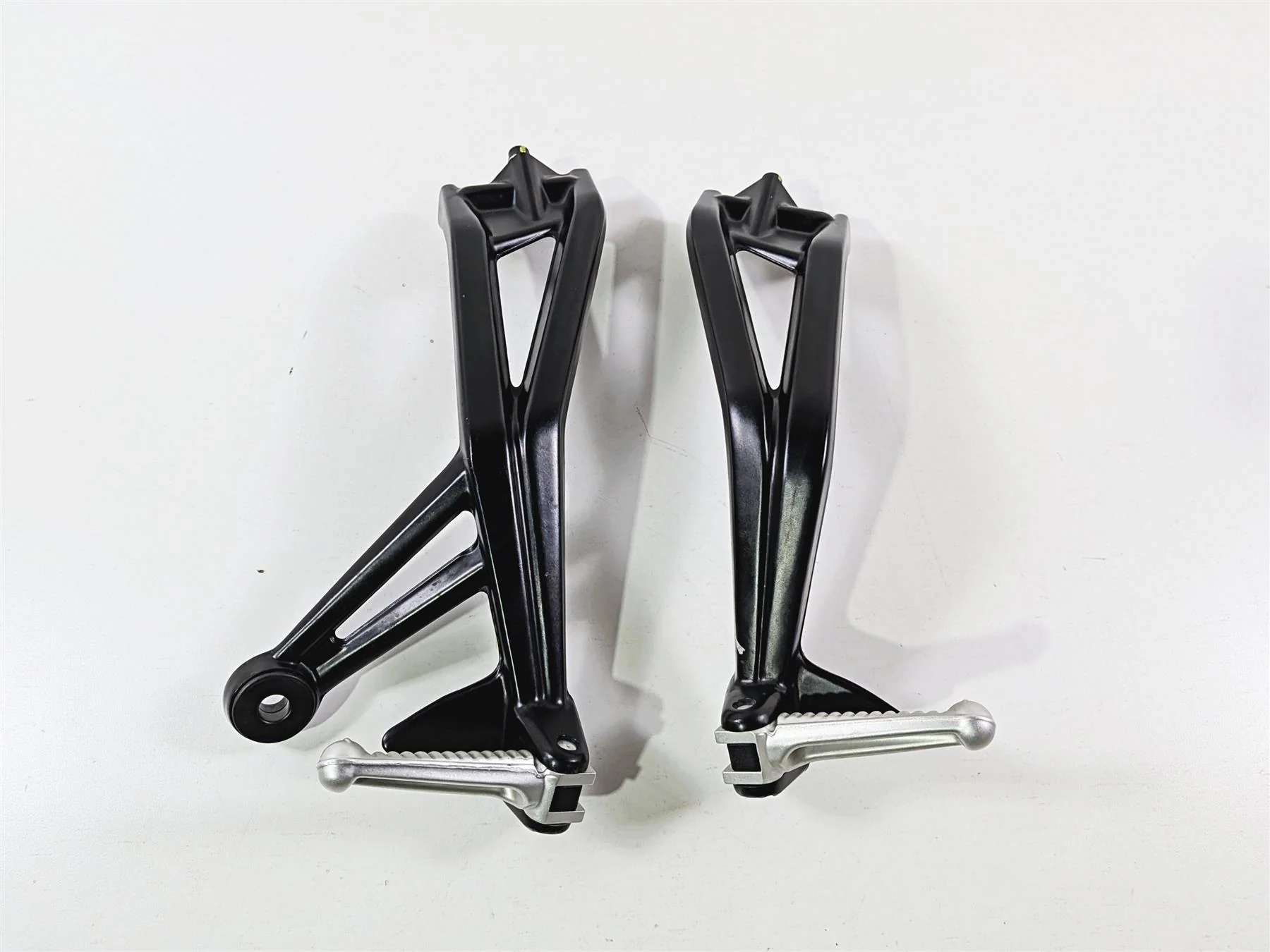 2011 Ducati Streetfighter 1098 S Rear Passenger Footpeg Set 82411561A 82411571A - Image 10