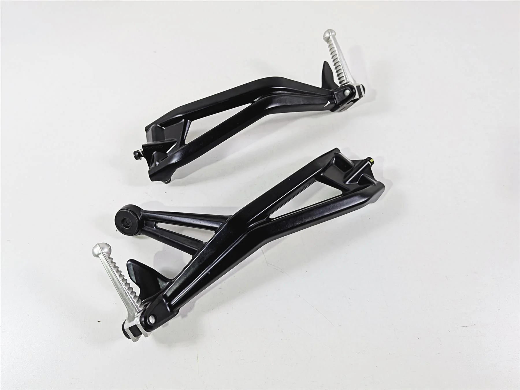 2011 Ducati Streetfighter 1098 S Rear Passenger Footpeg Set 82411561A 82411571A - Image 14