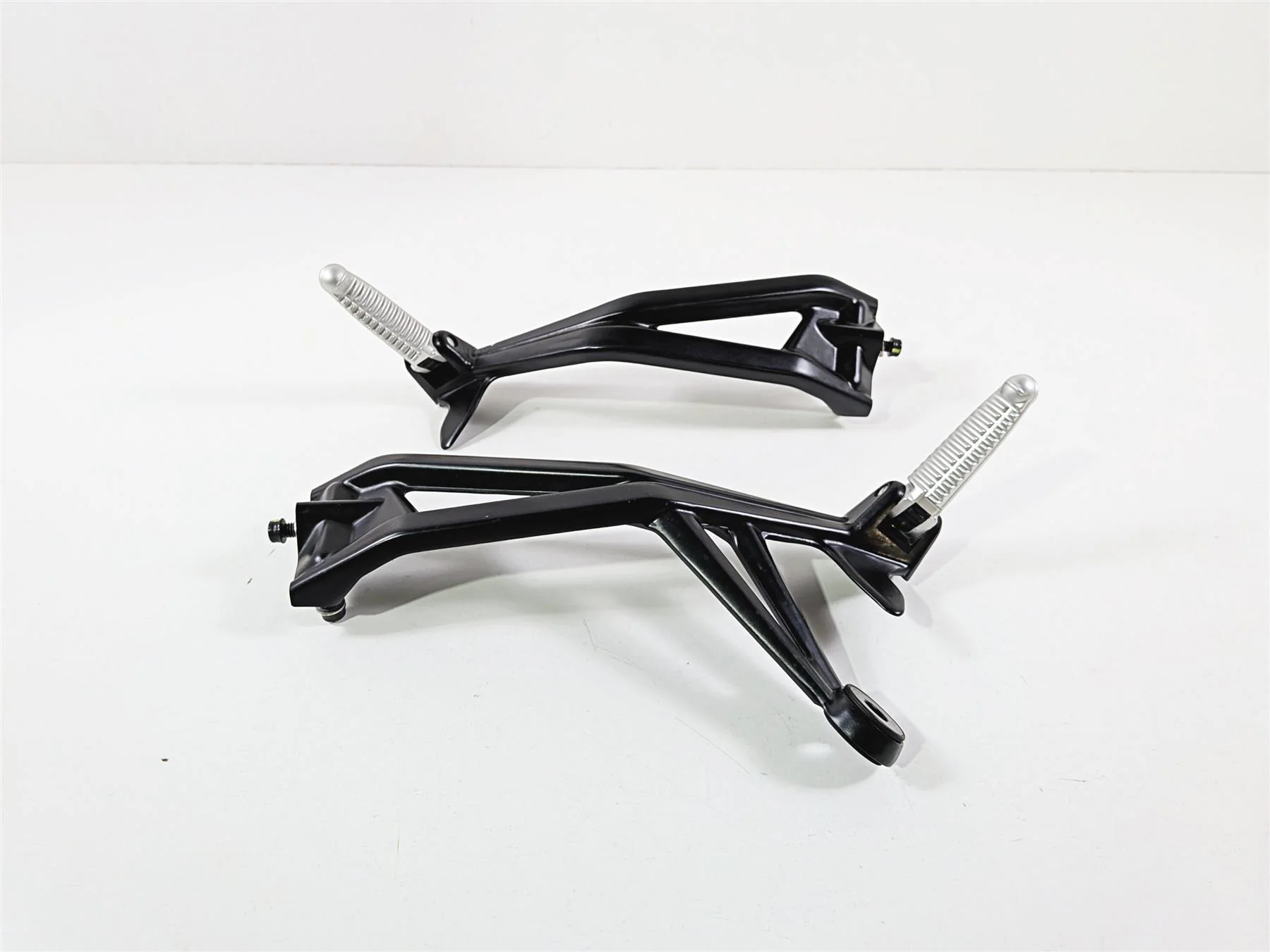 2011 Ducati Streetfighter 1098 S Rear Passenger Footpeg Set 82411561A 82411571A - Image 2