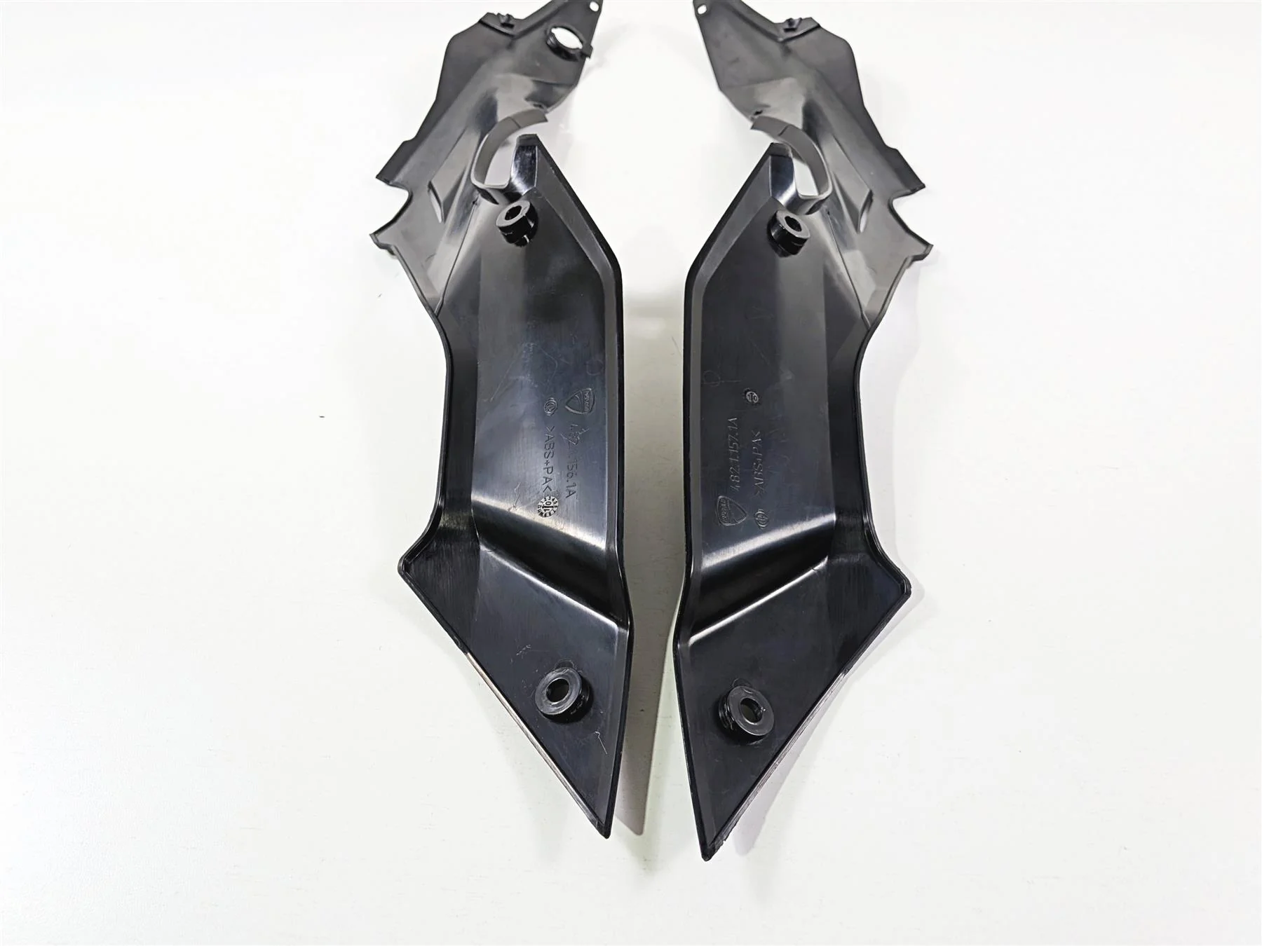 2011 Ducati Streetfighter 1098 S Under Seat Side Cover Set 48211562A 48211572A - Image 9