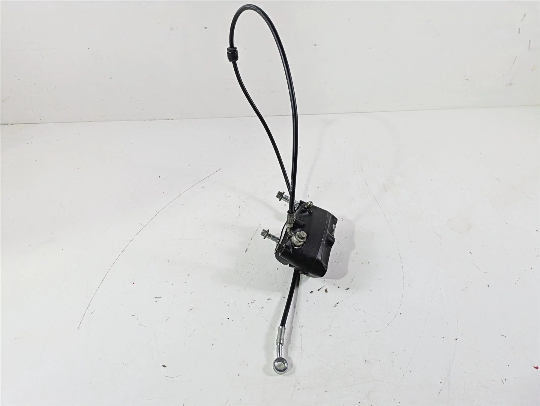 2011 Harley FXDC Dyna Super Glide Front Brake Caliper & Line 44046-08 - Image 2