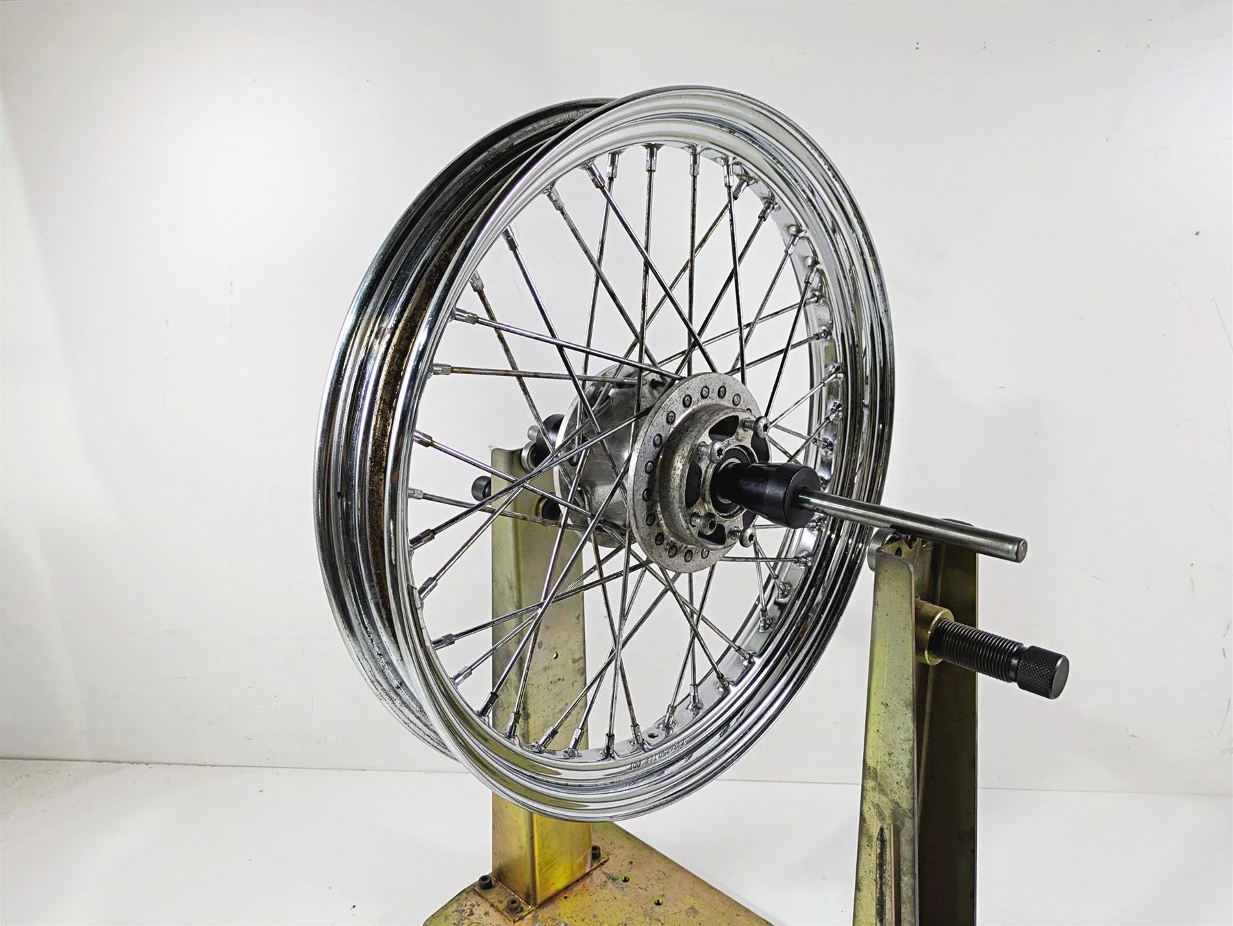 2011 Harley FXDC Dyna Super Glide Front Wheel Rim 19x2.5 0.66mm Runout 43105-08