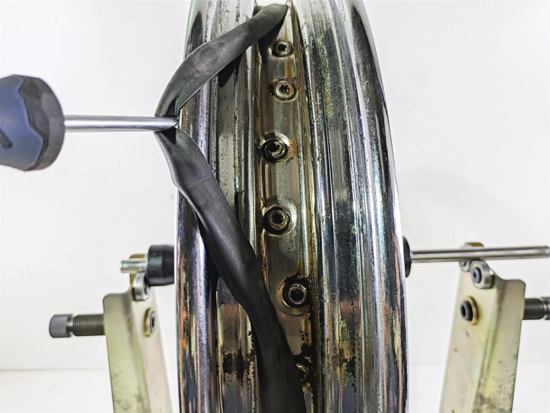 2011 Harley FXDC Dyna Super Glide Front Wheel Rim 19x2.5 0.66mm Runout 43105-08 - Image 3