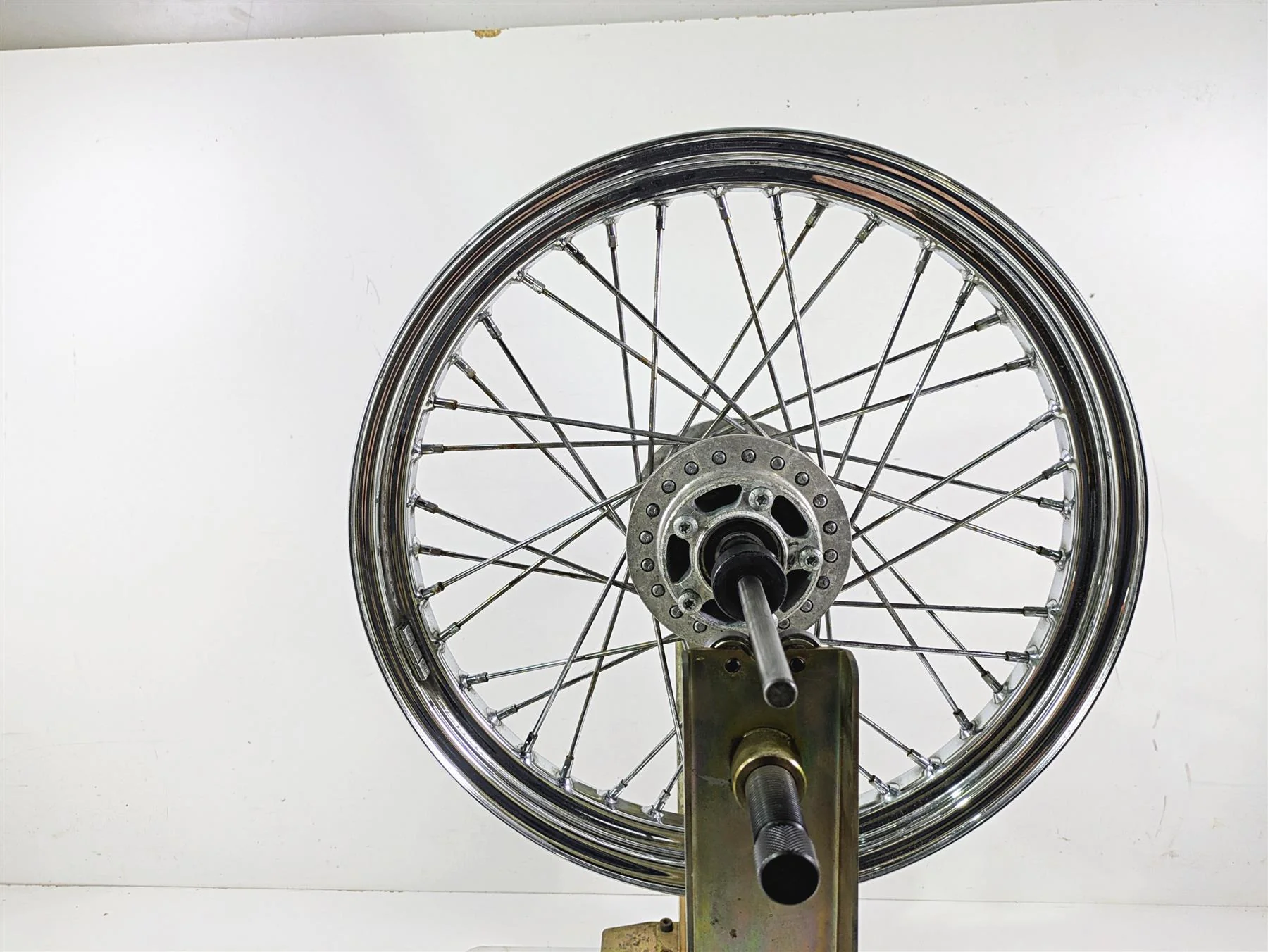 2011 Harley FXDC Dyna Super Glide Front Wheel Rim 19x2.5 0.66mm Runout 43105-08 - Image 4