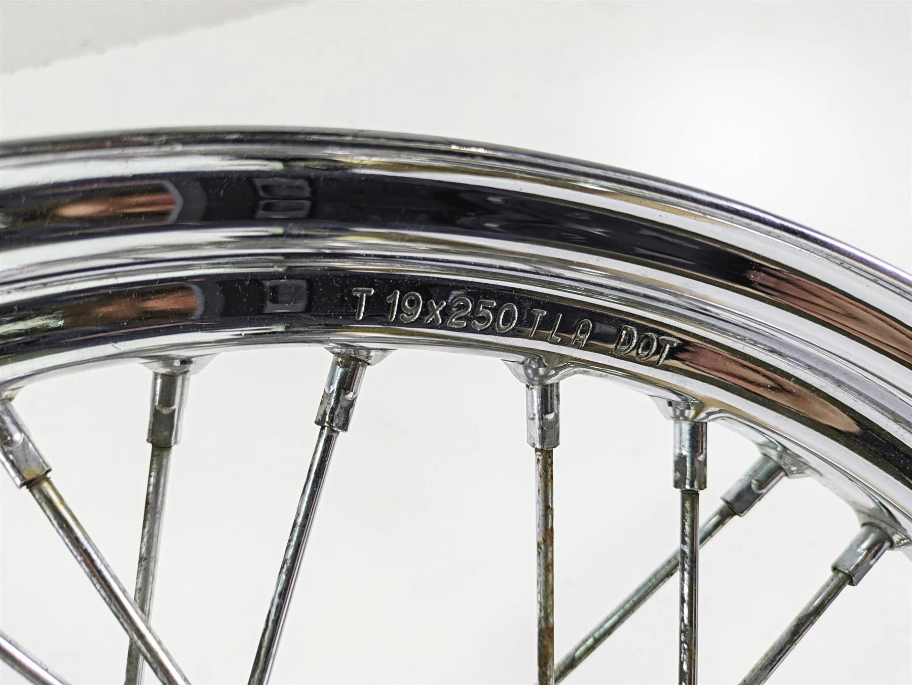 2011 Harley FXDC Dyna Super Glide Front Wheel Rim 19x2.5 0.66mm Runout 43105-08 - Image 5