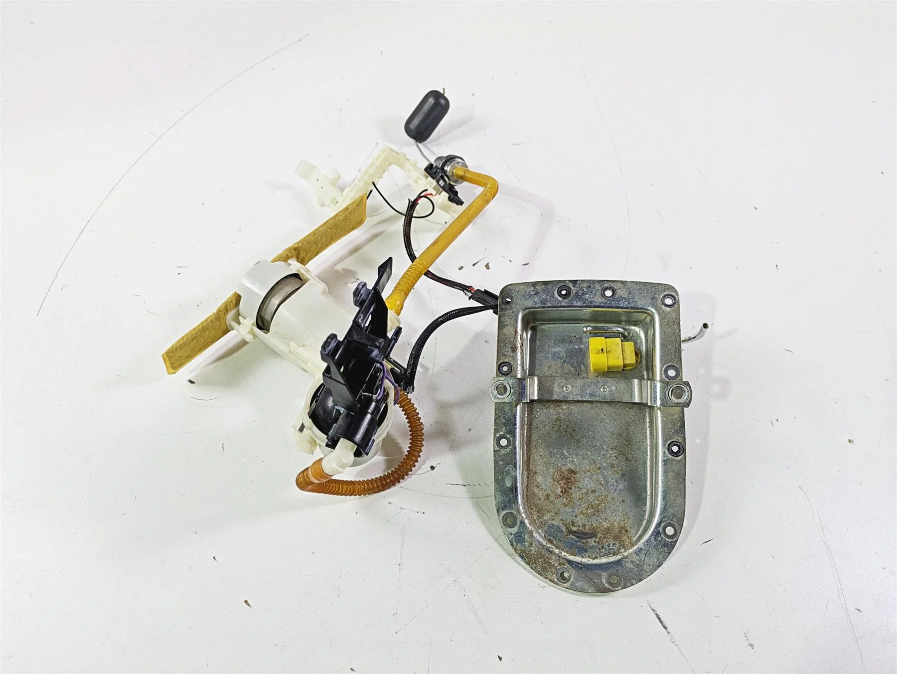 2011 Harley FXDC Dyna Super Glide Fuel Gas Petrol Pump - Tested 75218-04D