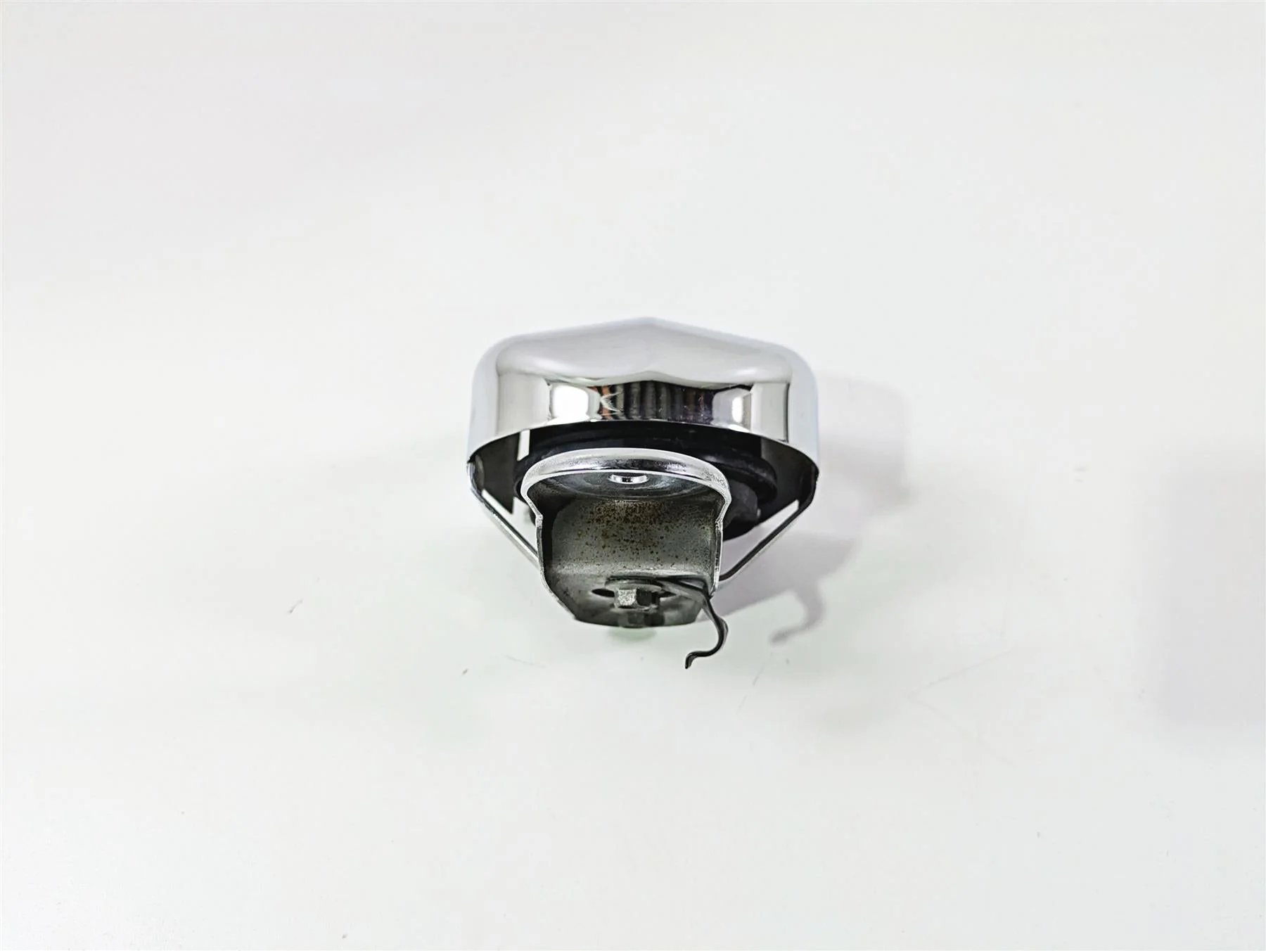 2011 Harley FXDC Dyna Super Glide Horn + Chrome Cover 61300478A - Image 3