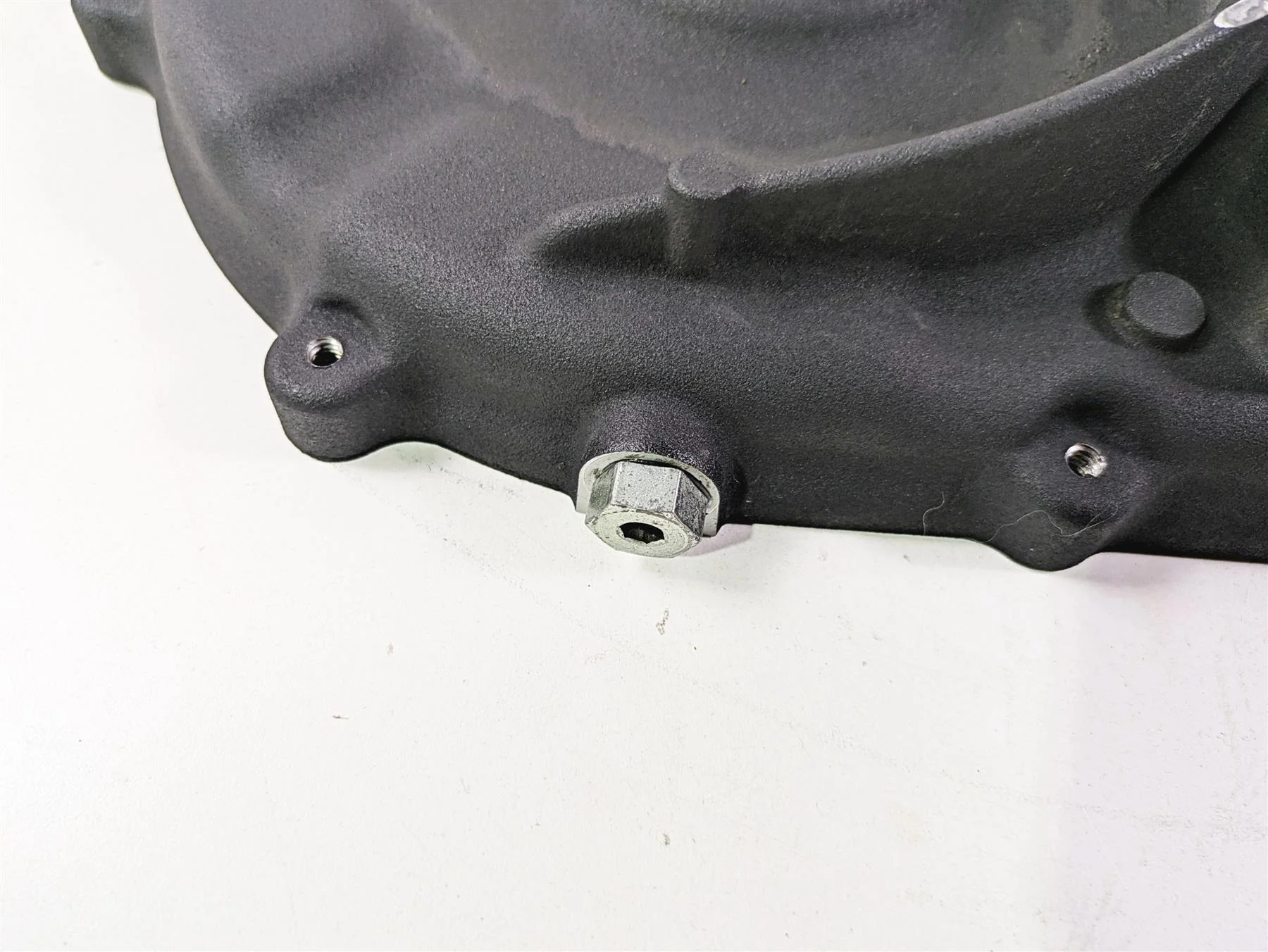 2011 Harley FXDC Dyna Super Glide Inner Primary Drive Clutch Cover 60681-06B - Image 9