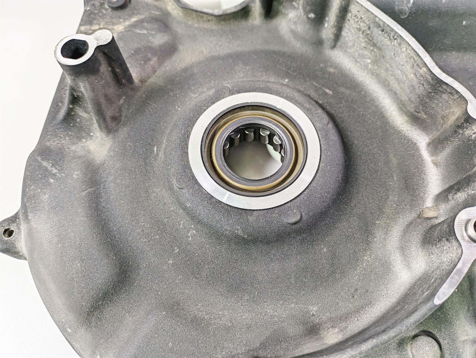 2011 Harley FXDC Dyna Super Glide Inner Primary Drive Clutch Cover 60681-06B - Image 8