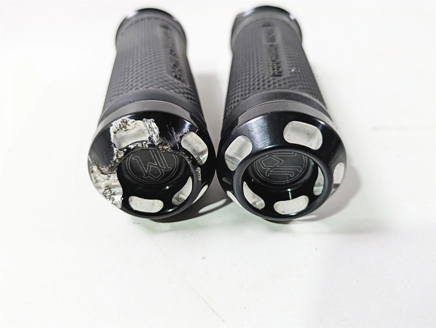 2011 Harley FXDC Dyna Super Glide Performance Machine Apex Grips 0063-2043-BM - Image 4