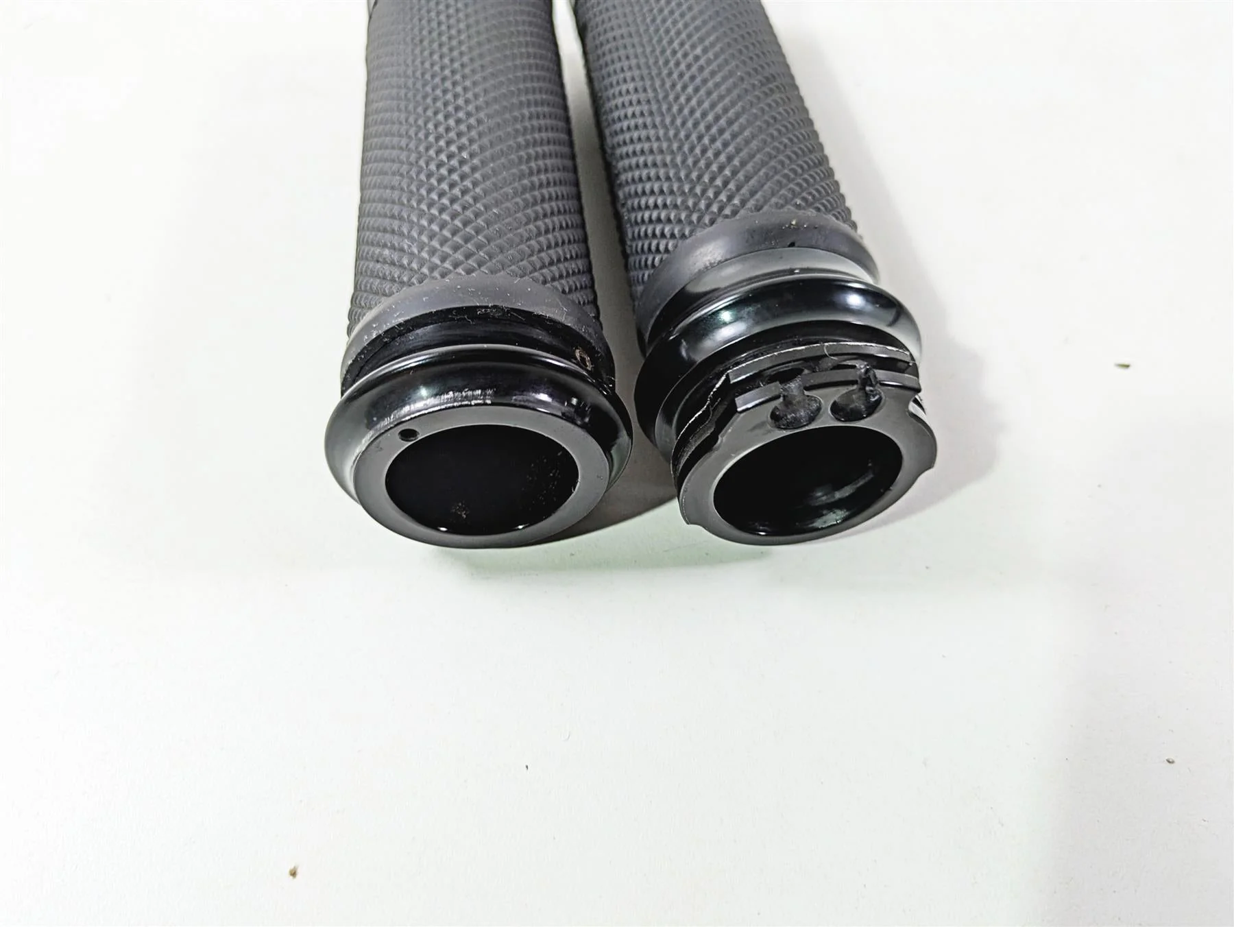 2011 Harley FXDC Dyna Super Glide Performance Machine Apex Grips 0063-2043-BM - Image 5