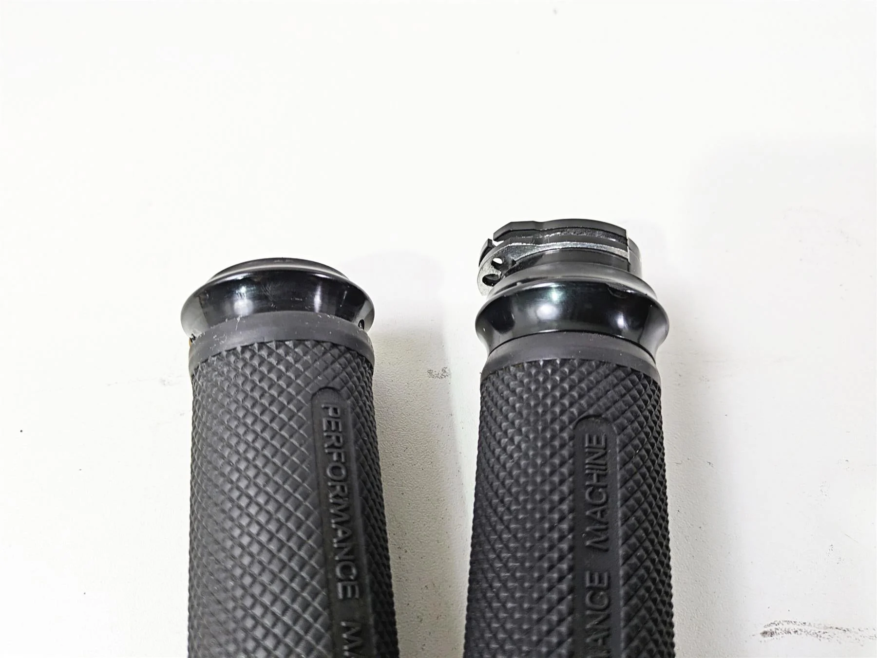 2011 Harley FXDC Dyna Super Glide Performance Machine Apex Grips 0063-2043-BM - Image 9