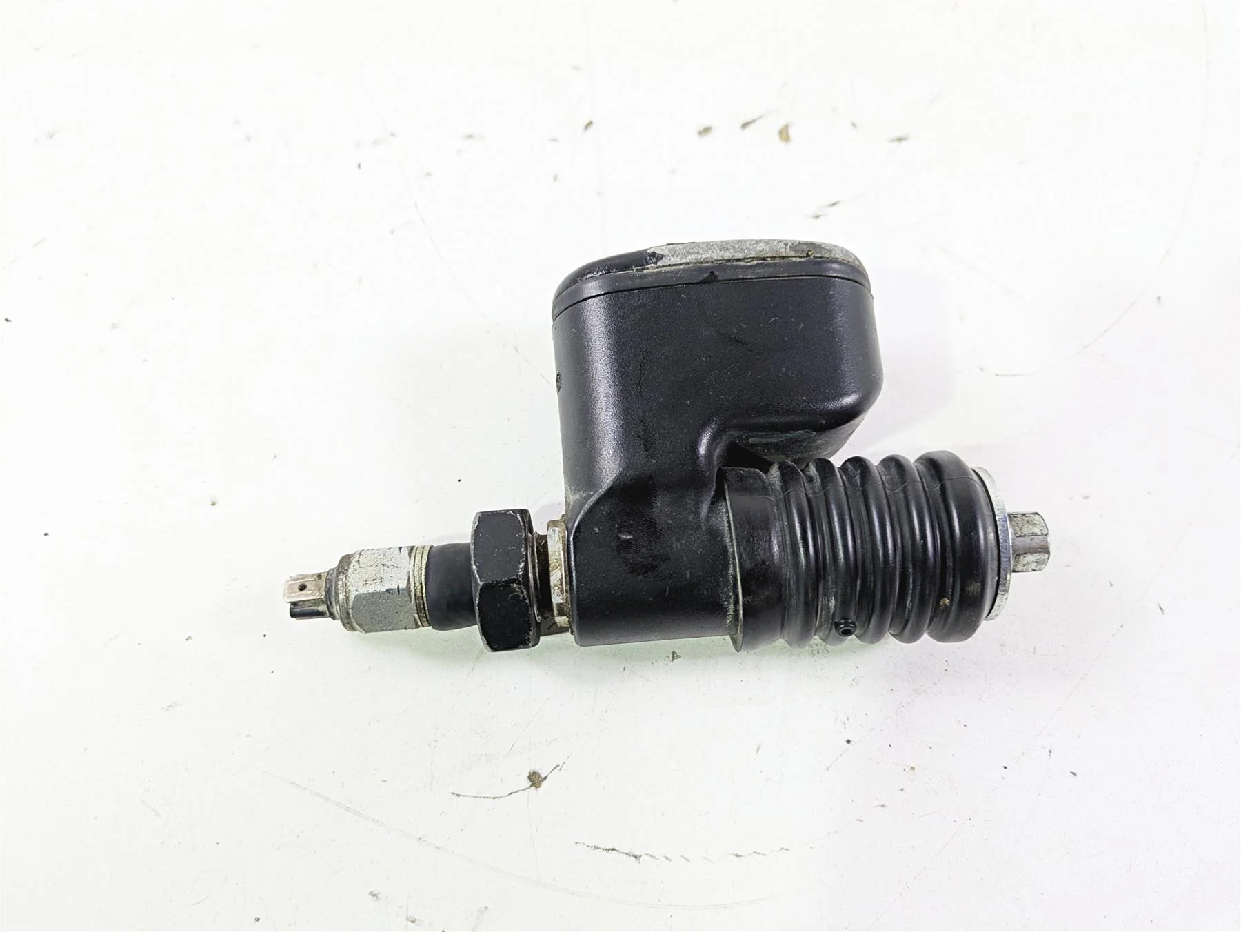 2011 Harley FXDC Dyna Super Glide Rear Brake Master Cylinder 42474-06C - Image 11