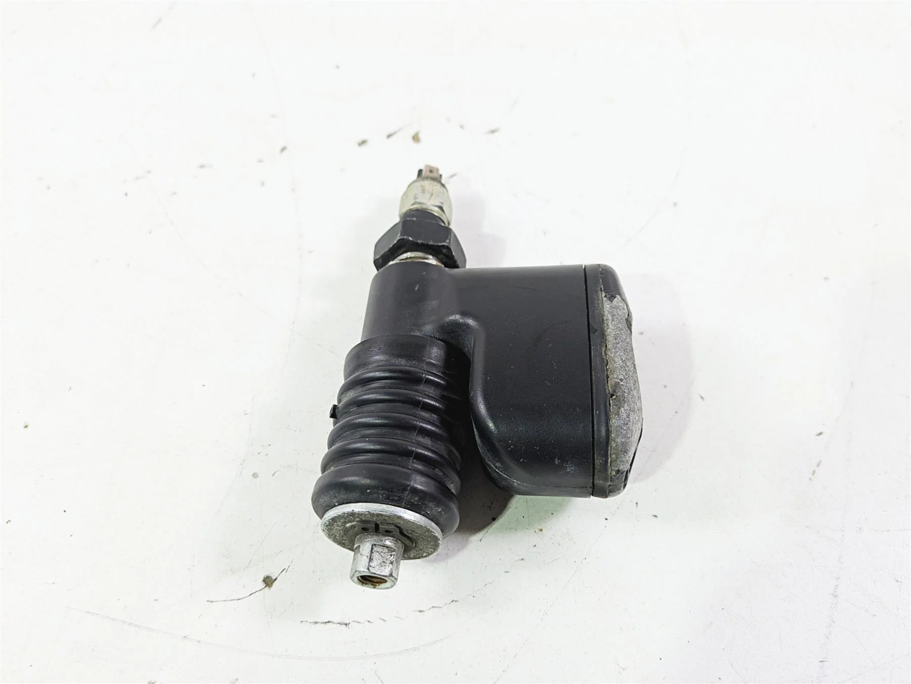 2011 Harley FXDC Dyna Super Glide Rear Brake Master Cylinder 42474-06C - Image 12