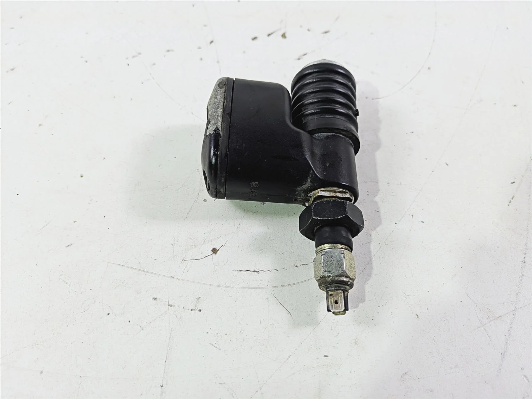 2011 Harley FXDC Dyna Super Glide Rear Brake Master Cylinder 42474-06C - Image 2