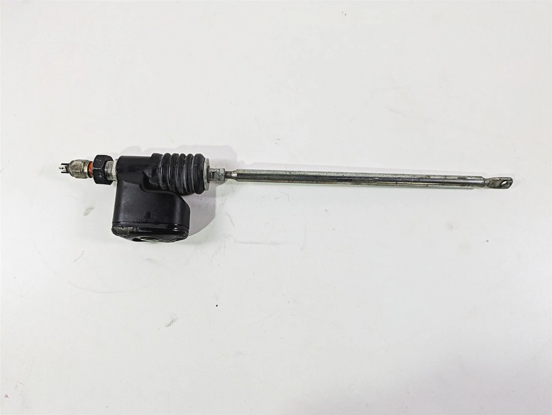 2011 Harley FXDC Dyna Super Glide Rear Brake Master Cylinder 42474-06C - Image 5