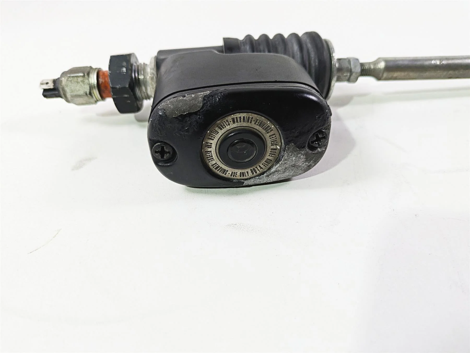 2011 Harley FXDC Dyna Super Glide Rear Brake Master Cylinder 42474-06C - Image 7