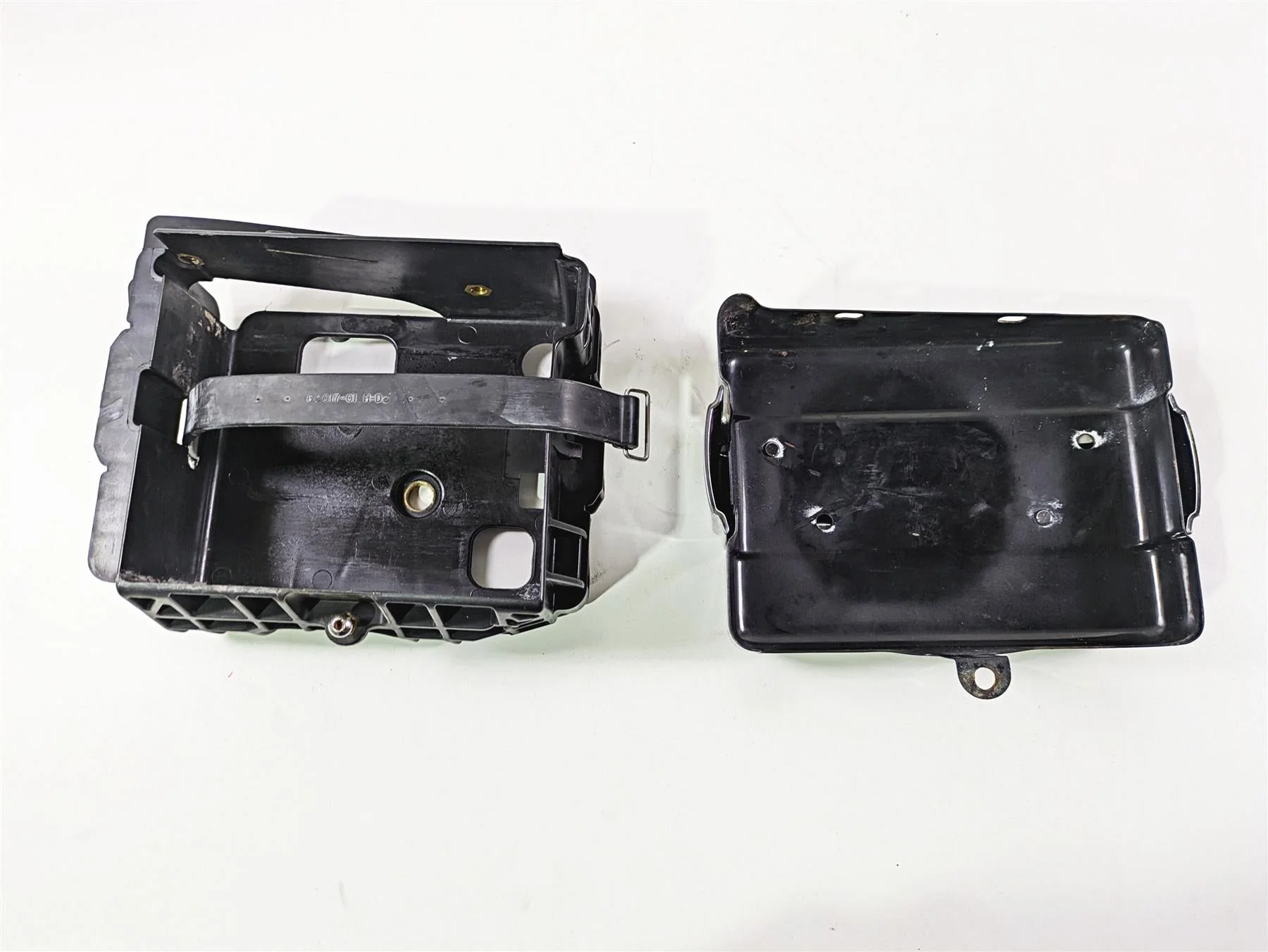 2011 Harley FXDC Dyna Super Glide Right Battery Tray Stay & Cover 70379-06A - Image 8