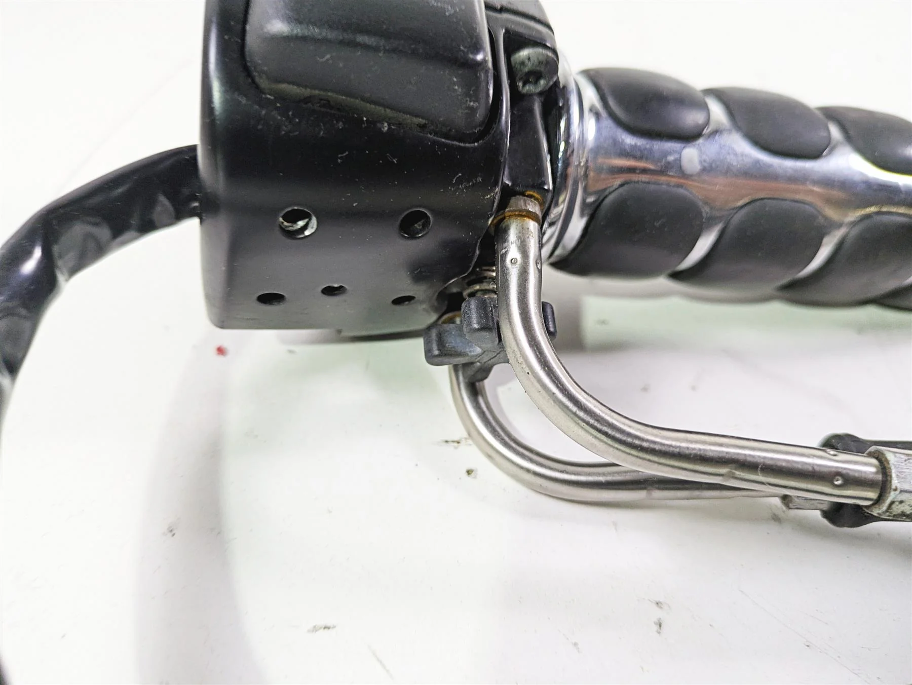 2011 Harley FXDC Dyna Super Glide Right Hand Control Switch & Grips 71684-06A - Image 9