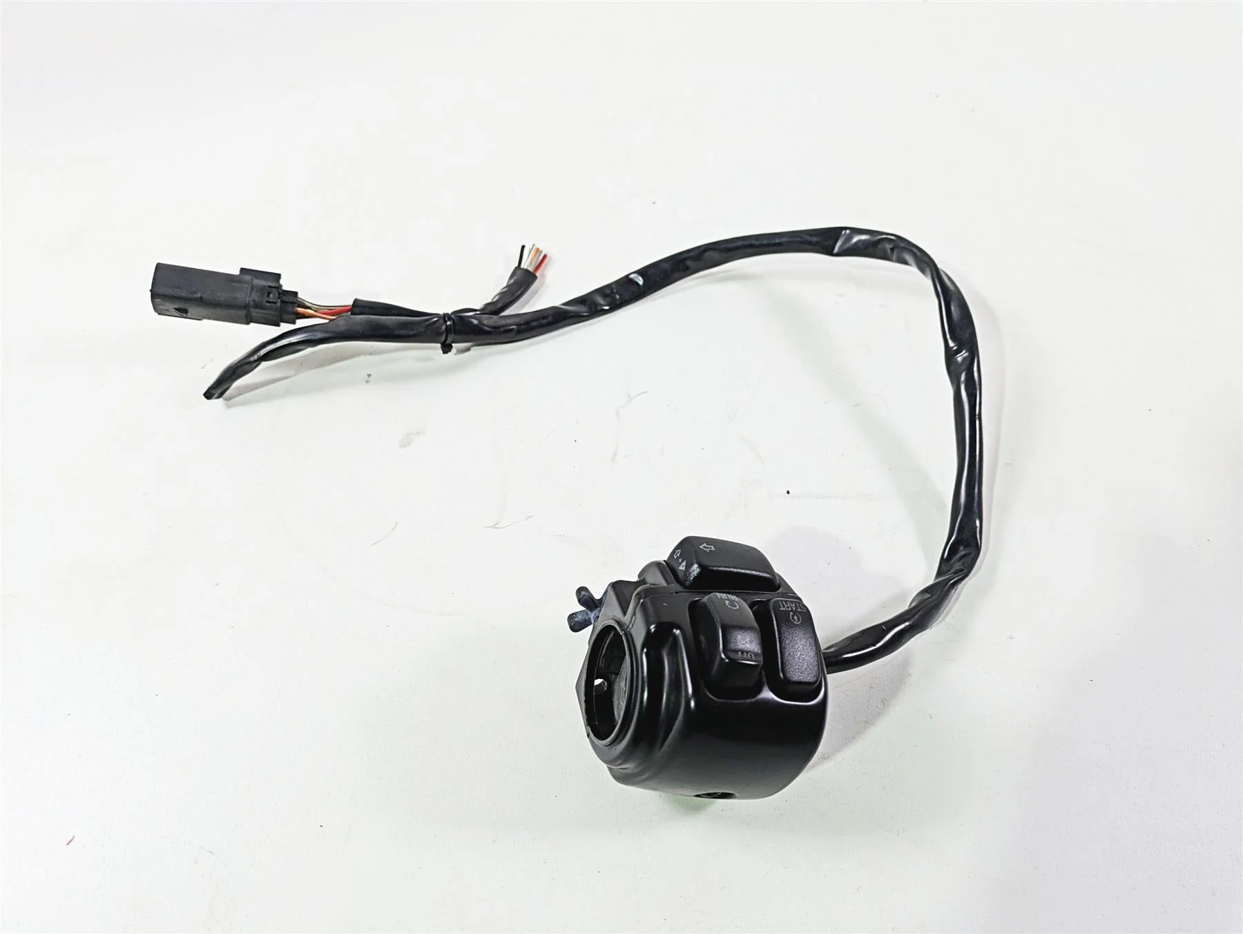 2011 Harley FXDC Dyna Super Glide Right Hand Control Switch - Read 71684-06A - Image 3