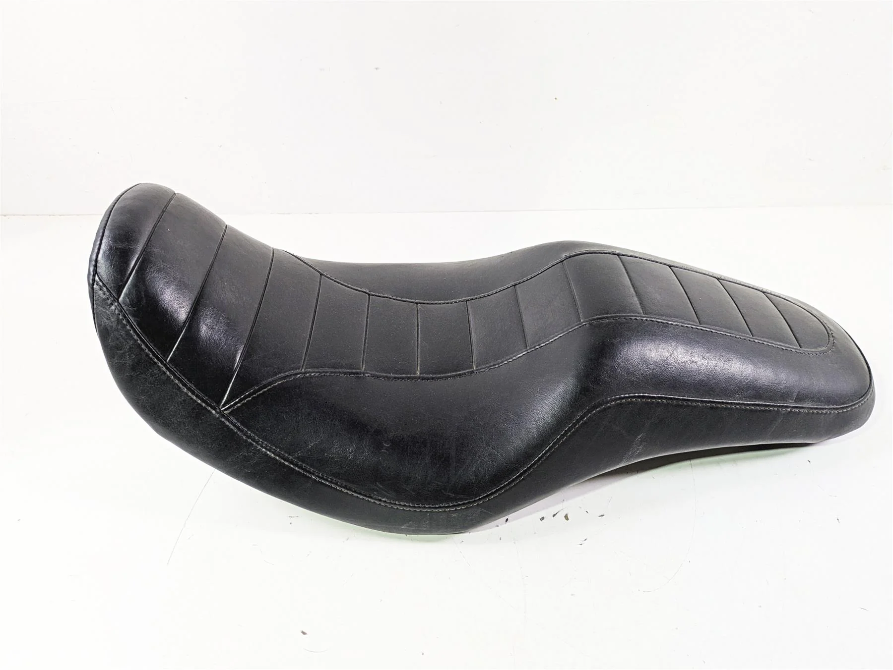 2011 Harley FXDC Dyna Super Glide Seat Saddle 51819-07