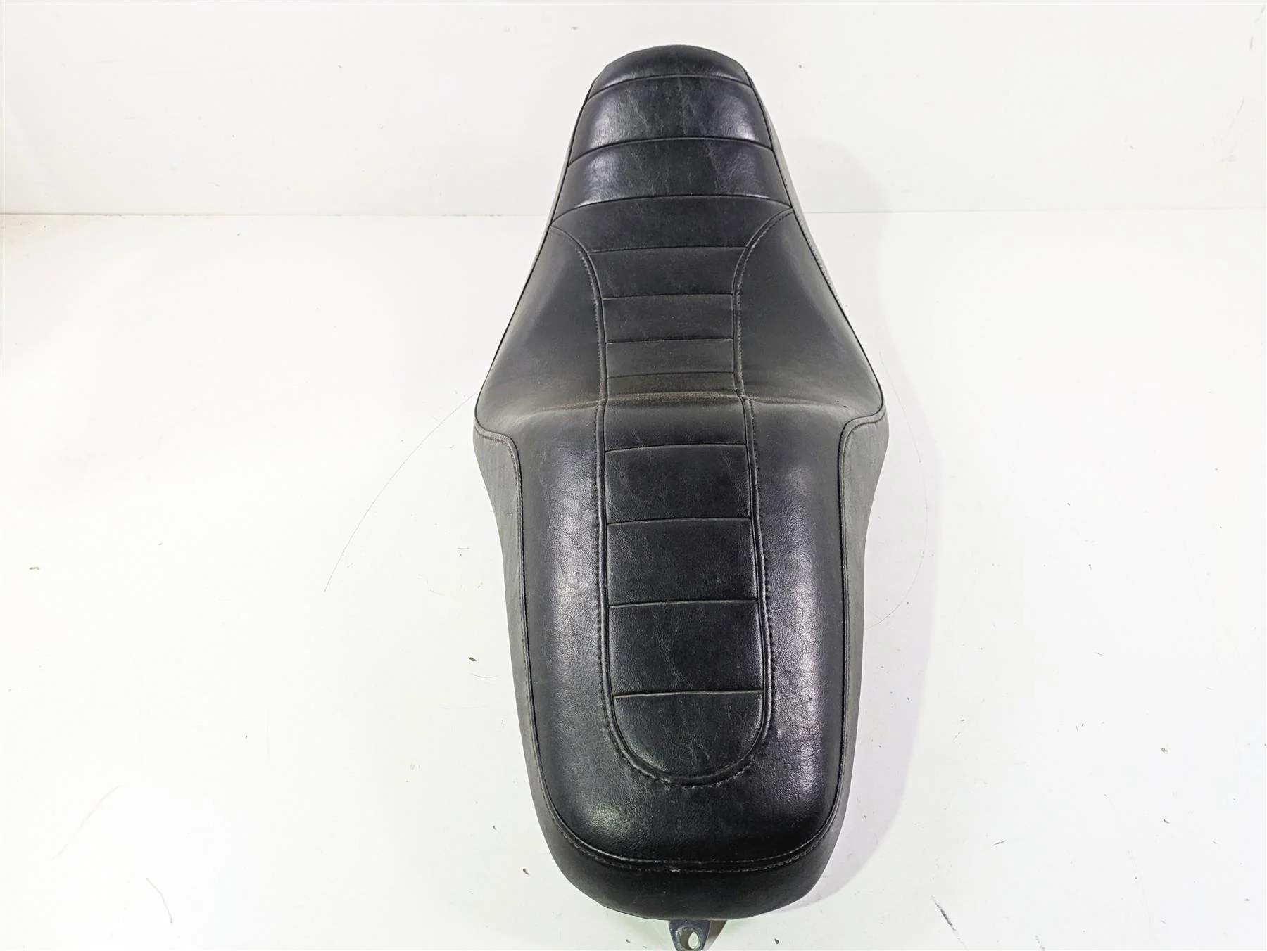2011 Harley FXDC Dyna Super Glide Seat Saddle 51819-07 - Image 4