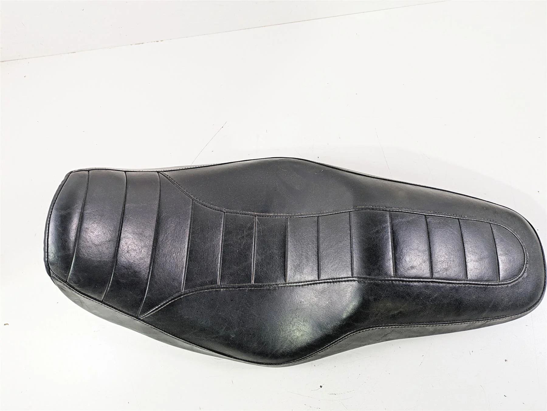 2011 Harley FXDC Dyna Super Glide Seat Saddle 51819-07 - Image 5