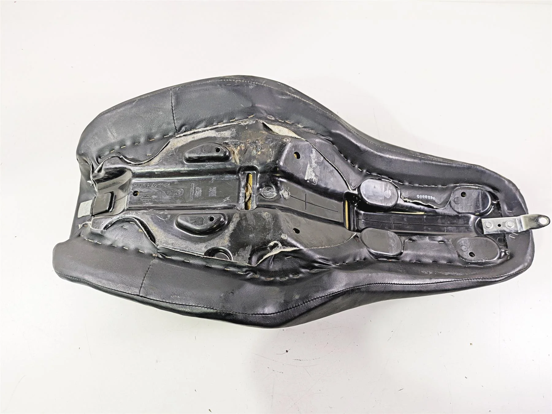 2011 Harley FXDC Dyna Super Glide Seat Saddle 51819-07 - Image 8