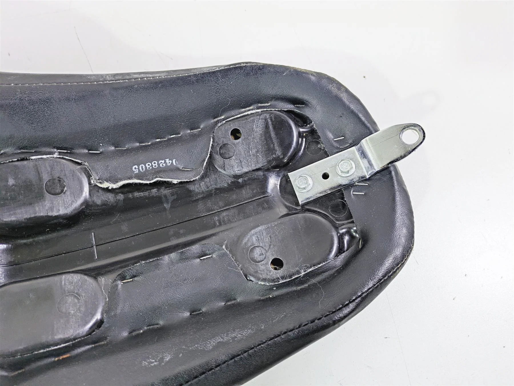 2011 Harley FXDC Dyna Super Glide Seat Saddle 51819-07 - Image 9