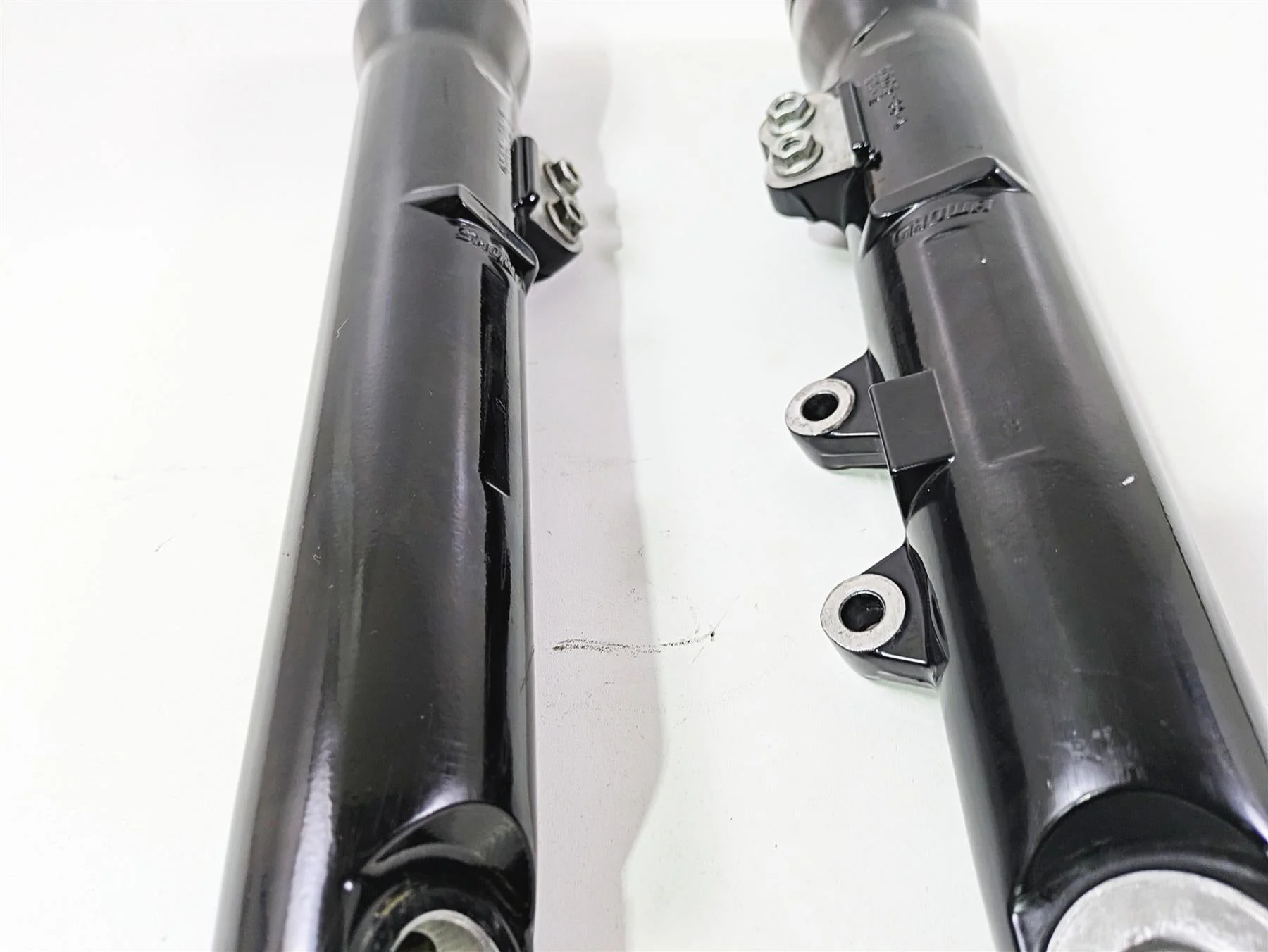 2011 Harley FXDC Dyna Super Glide Showa Front Fork Lowers 49 46607-06A 46608-06B - Image 11