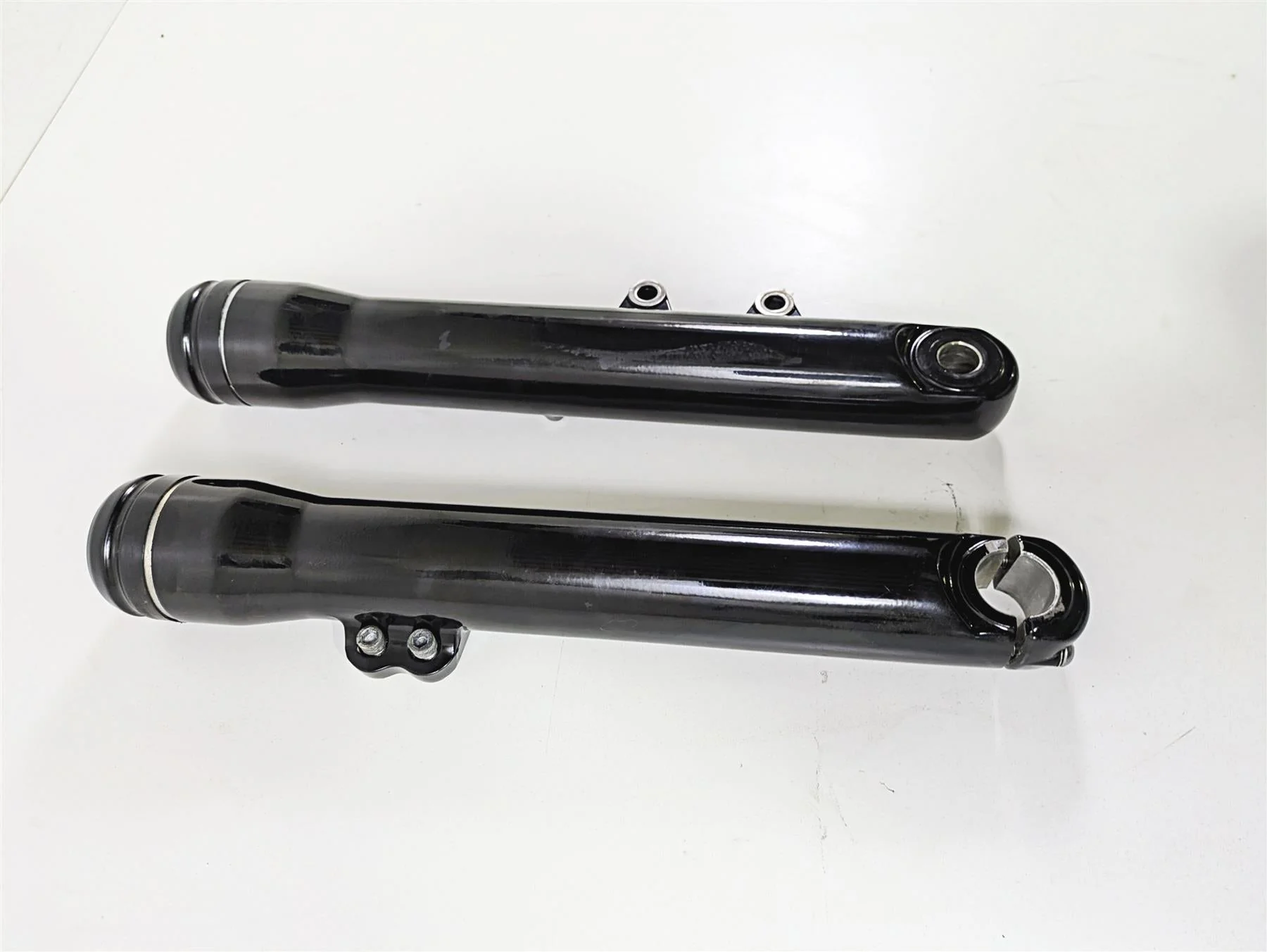 2011 Harley FXDC Dyna Super Glide Showa Front Fork Lowers 49 46607-06A 46608-06B - Image 2