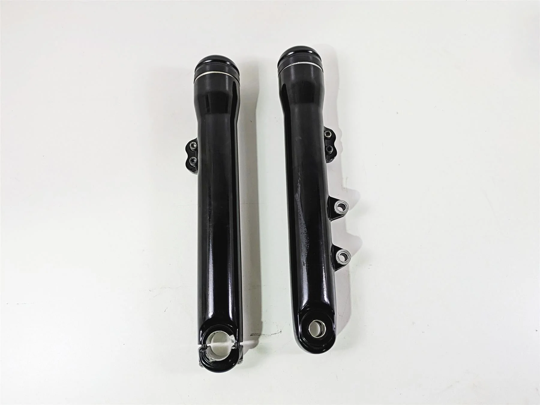 2011 Harley FXDC Dyna Super Glide Showa Front Fork Lowers 49 46607-06A 46608-06B - Image 4