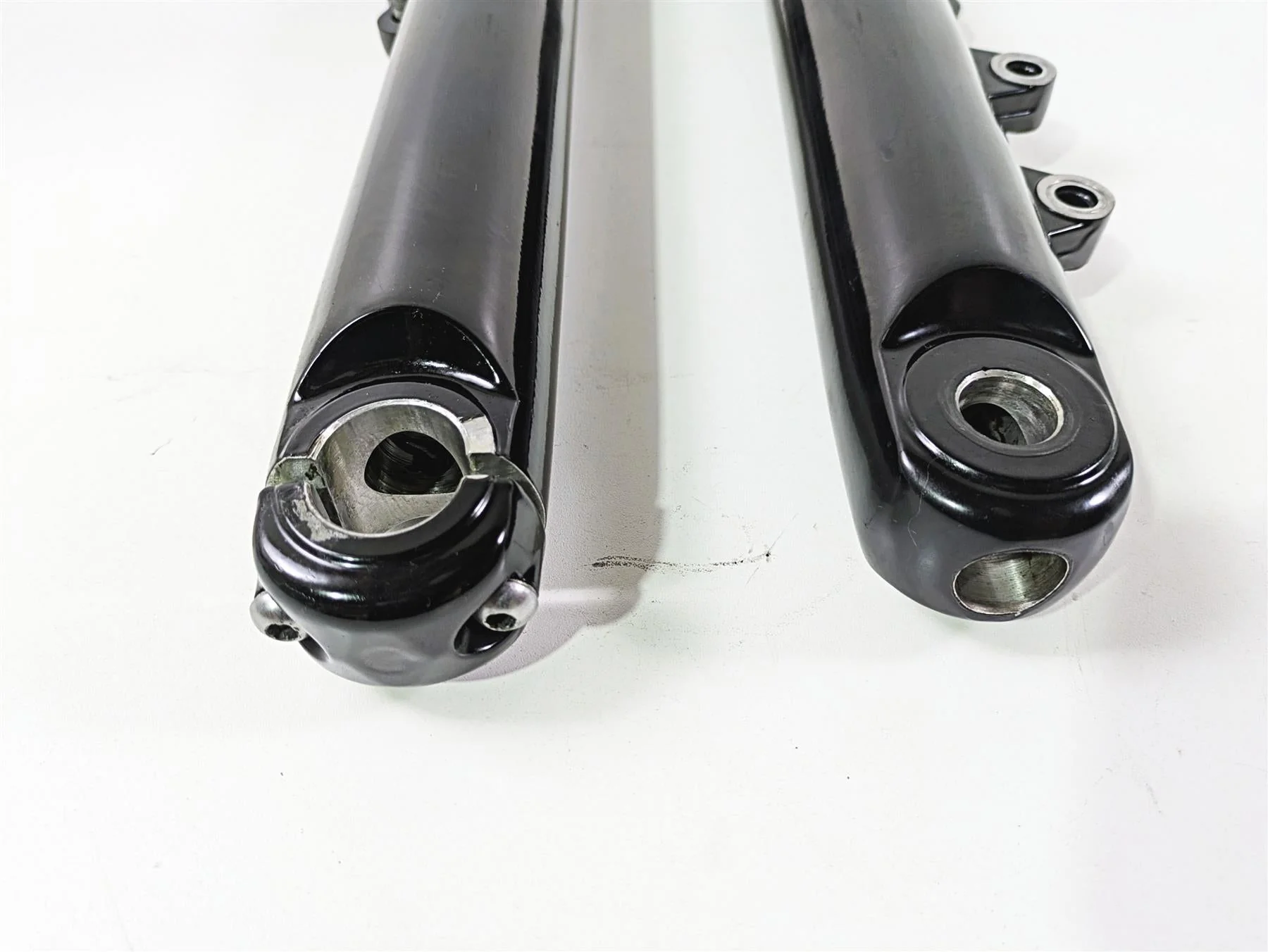 2011 Harley FXDC Dyna Super Glide Showa Front Fork Lowers 49 46607-06A 46608-06B - Image 5