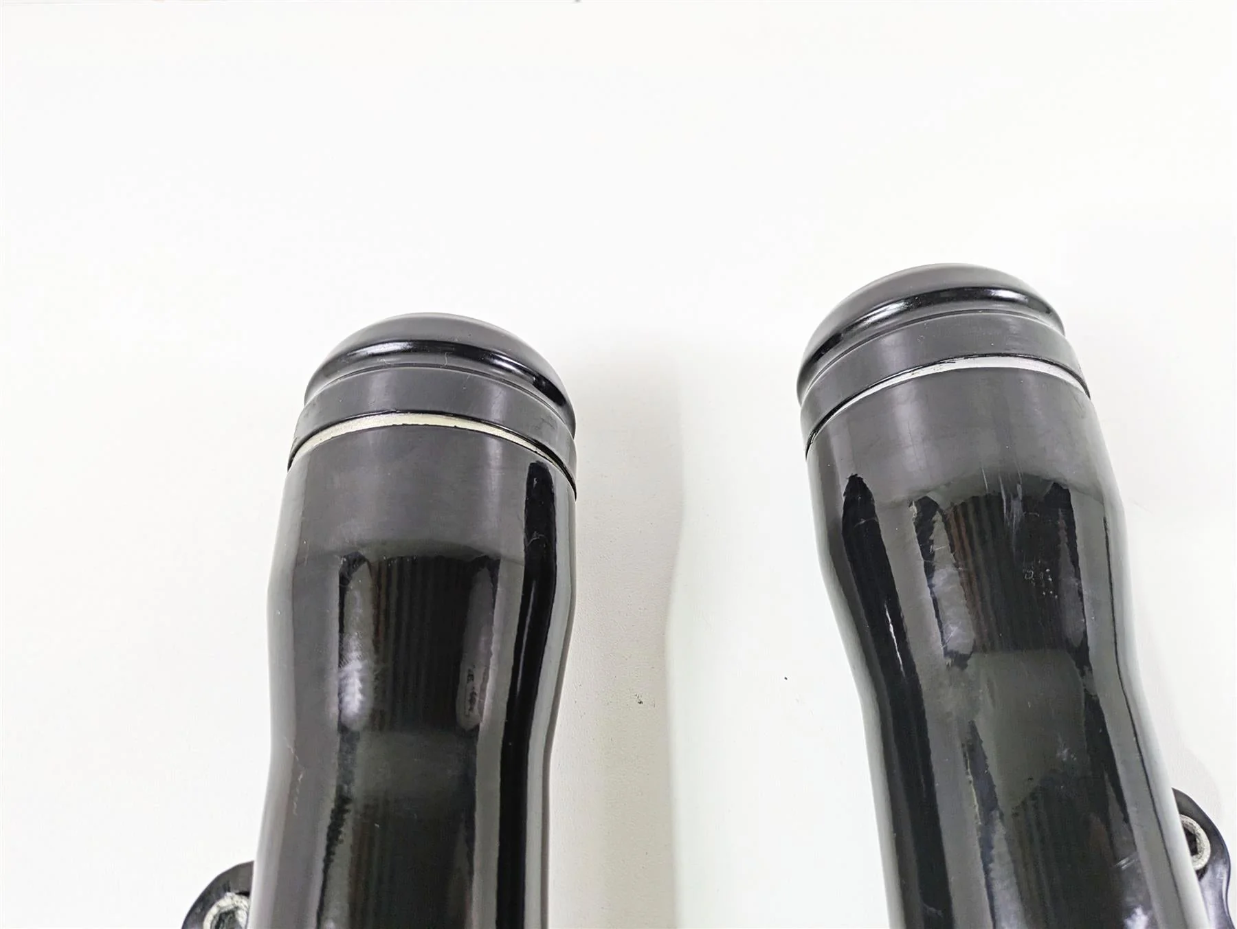 2011 Harley FXDC Dyna Super Glide Showa Front Fork Lowers 49 46607-06A 46608-06B - Image 6