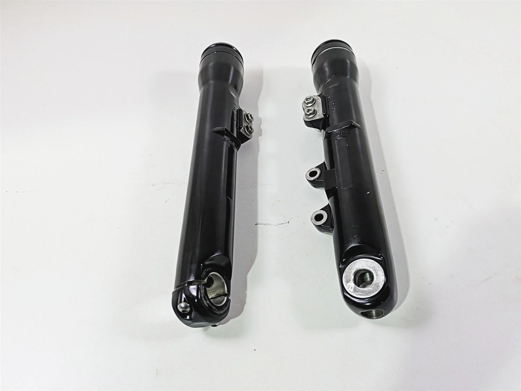 2011 Harley FXDC Dyna Super Glide Showa Front Fork Lowers 49 46607-06A 46608-06B - Image 7