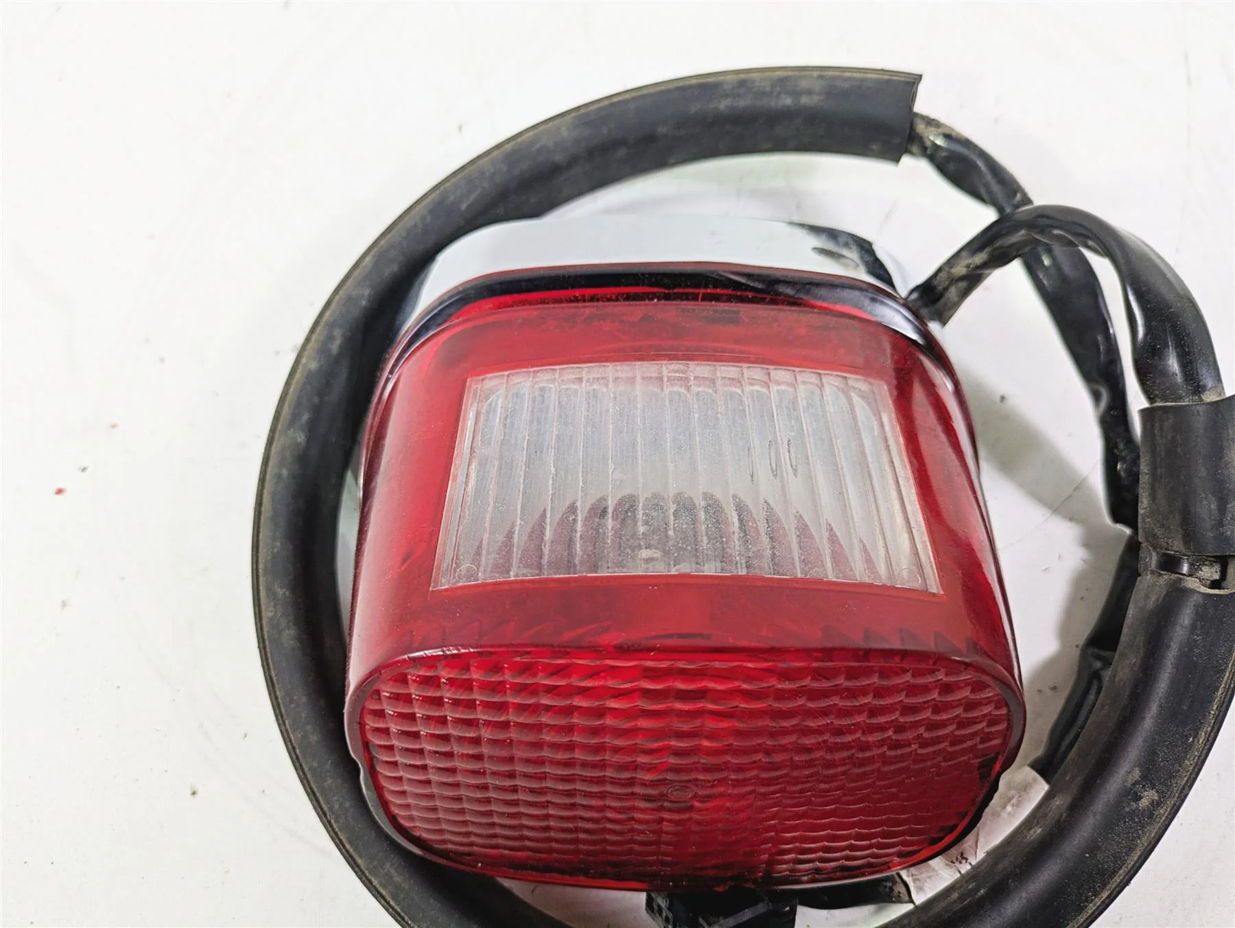 2011 Harley FXDC Dyna Super Glide Taillight Tail Light Lamp & Lens 68140-04 - Image 6