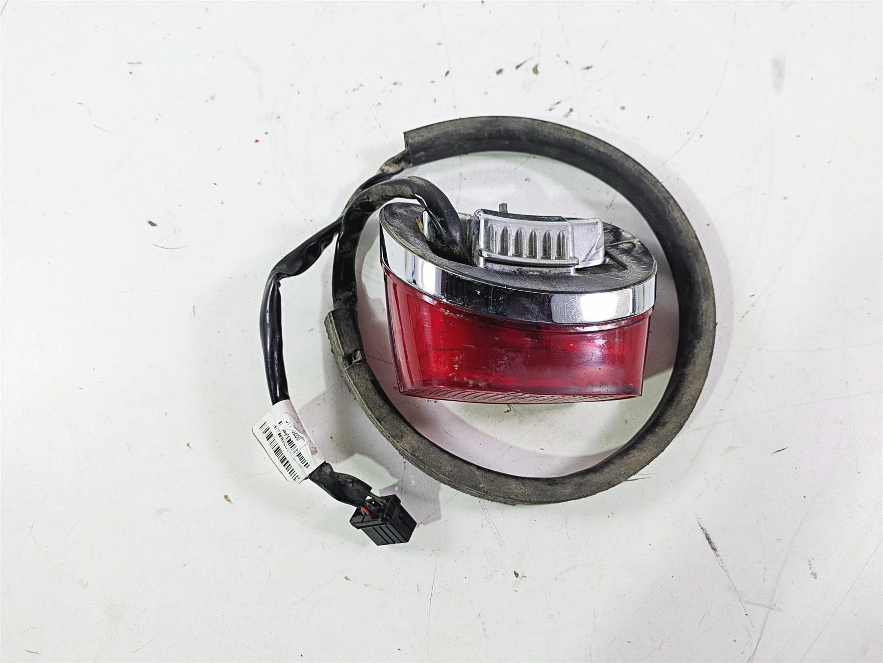 2011 Harley FXDC Dyna Super Glide Taillight Tail Light Lamp & Lens 68140-04 - Image 8
