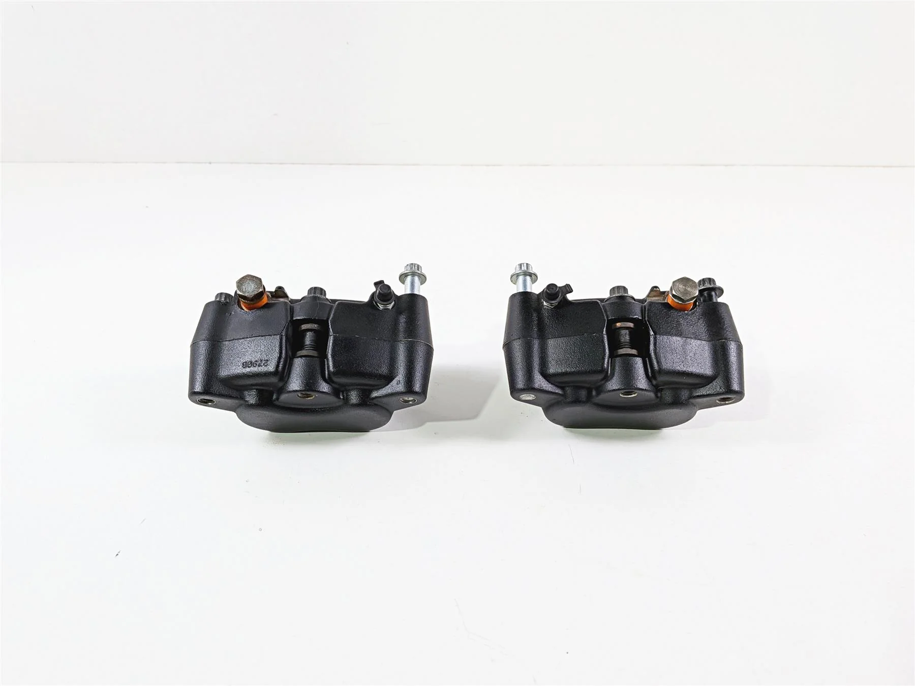 2011 Harley FXDF Dyna Fat Bob Dual Front Brake Caliper Set 44046-08 - Image 3