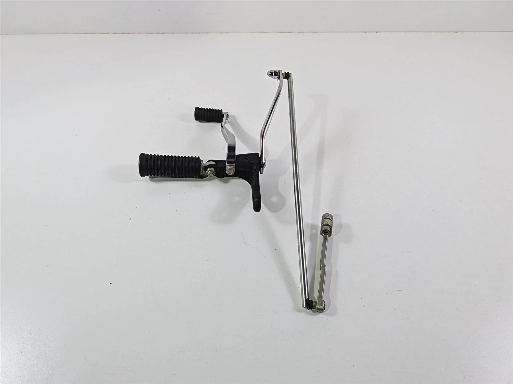 2011 Harley FXDF Dyna Fat Bob Front Left Forward Foot Peg & Shifter 50667-07 - Image 13