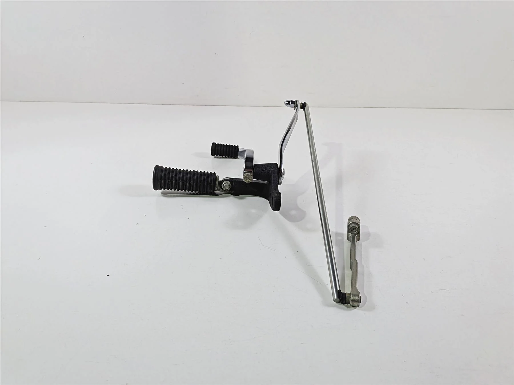 2011 Harley FXDF Dyna Fat Bob Front Left Forward Foot Peg & Shifter 50667-07 - Image 14