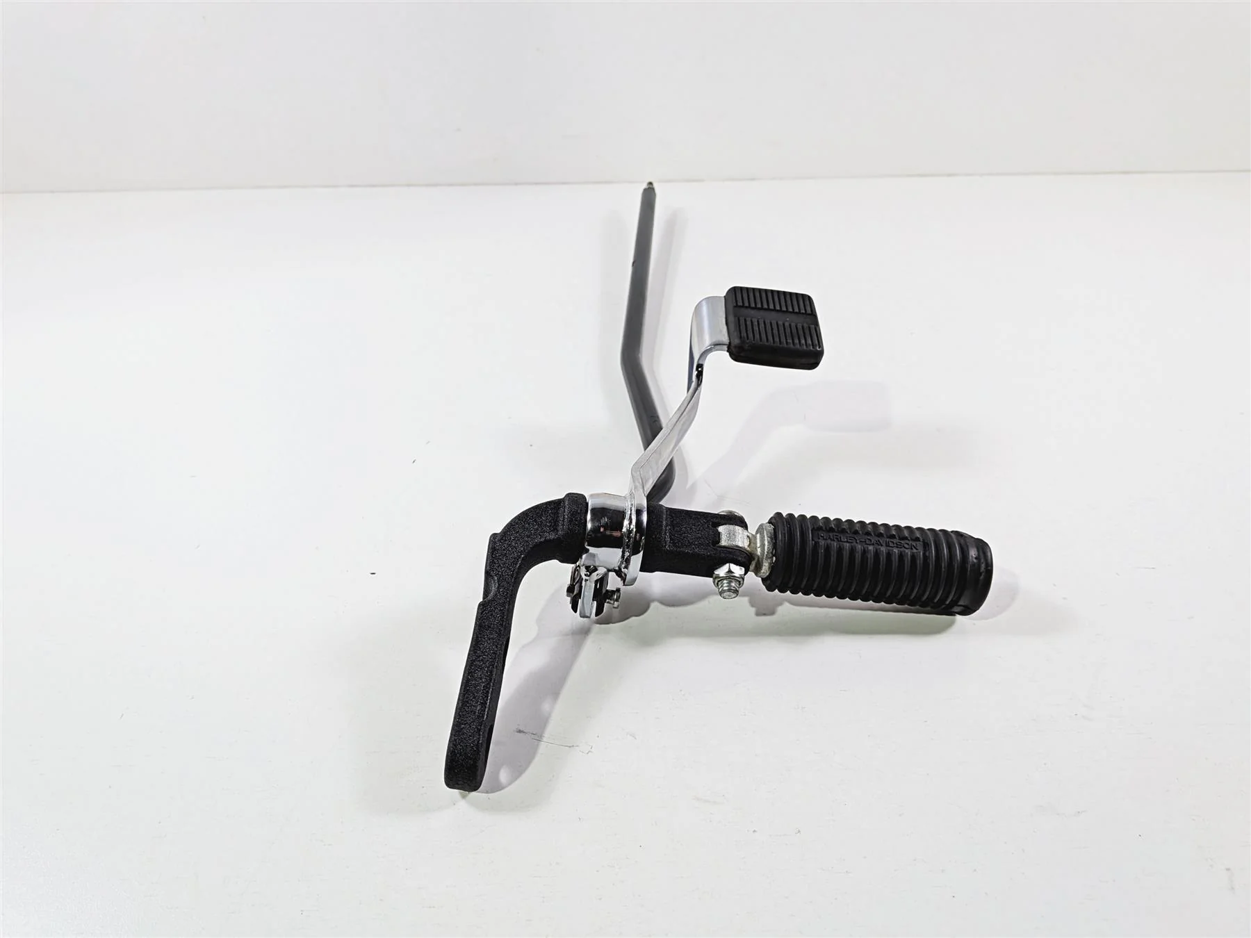 2011 Harley FXDF Dyna Fat Bob Front Right Forward Foot Peg & Br Pedal 42481-03A