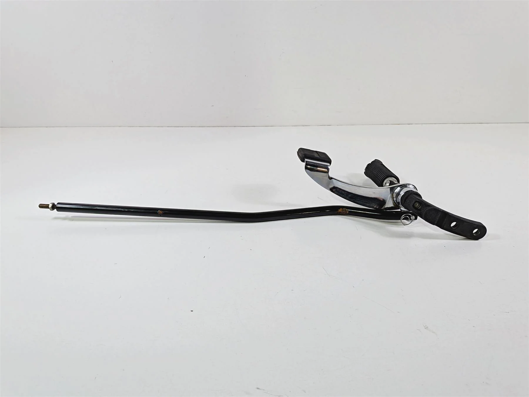 2011 Harley FXDF Dyna Fat Bob Front Right Forward Foot Peg & Br Pedal 42481-03A - Image 2