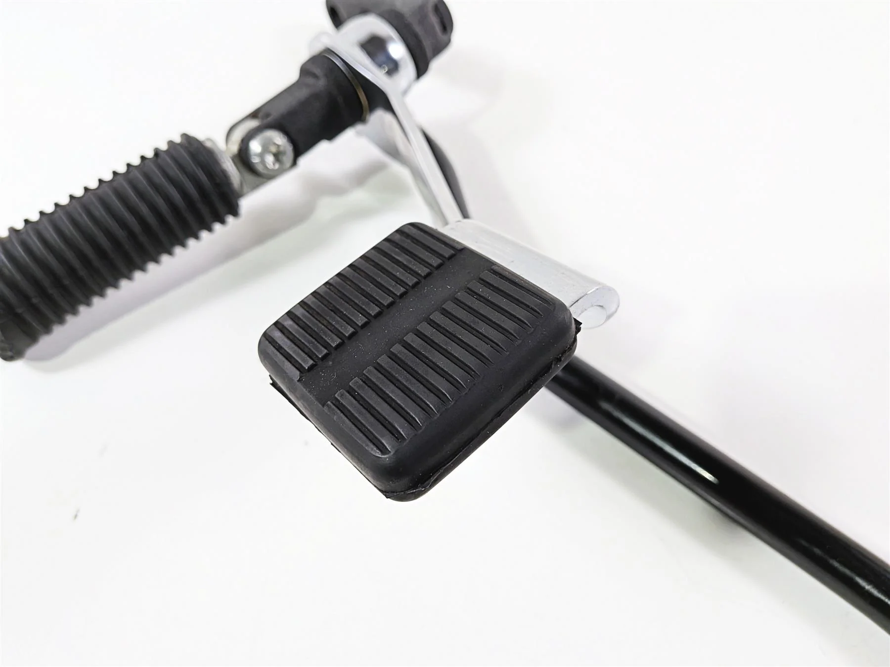 2011 Harley FXDF Dyna Fat Bob Front Right Forward Foot Peg & Br Pedal 42481-03A - Image 8