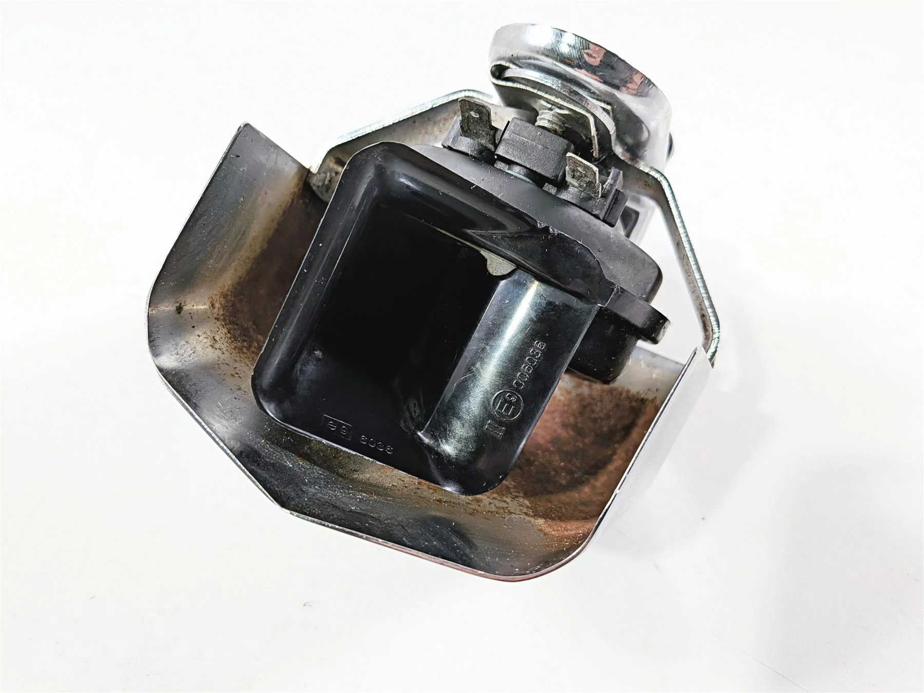 2011 Harley FXDF Dyna Fat Bob Horn & Chrome Cover 61300478A - Image 4
