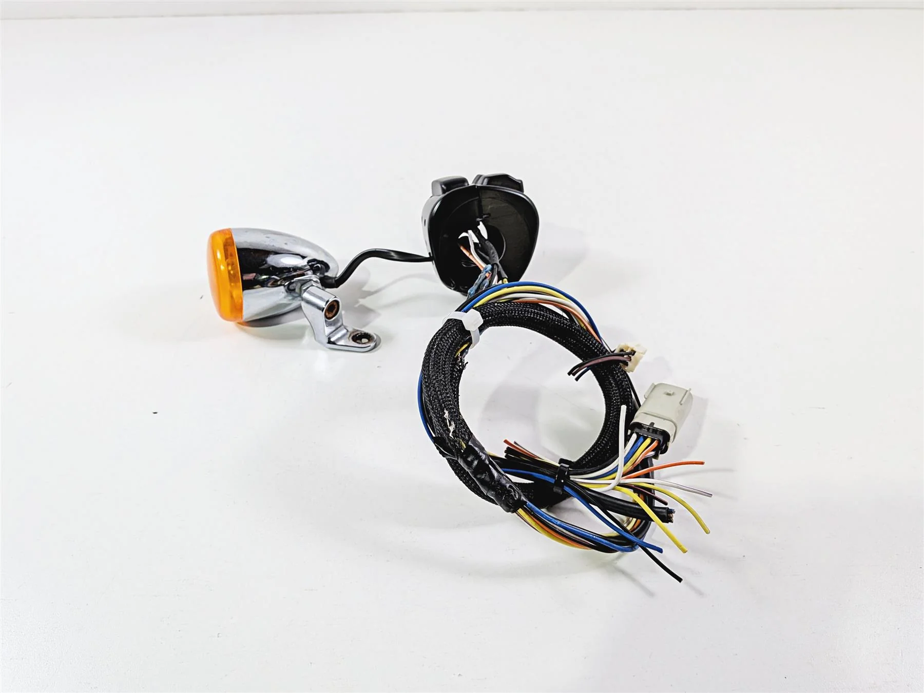 2011 Harley FXDF Dyna Fat Bob Left Hand Control Switch & Turn Signal 71682-06A - Image 5
