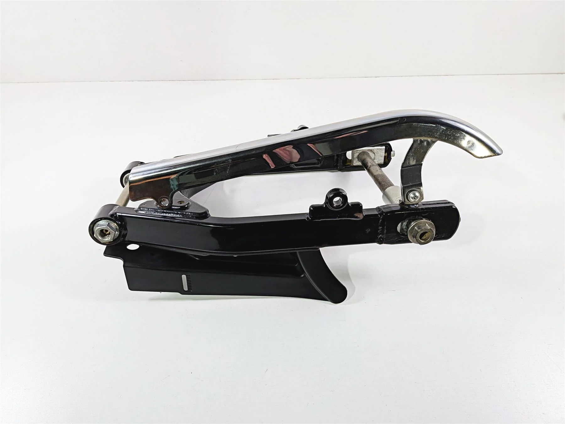2011 Harley FXDF Dyna Fat Bob Rear Swingarm & Belt Guards 47820-10 - Image 11