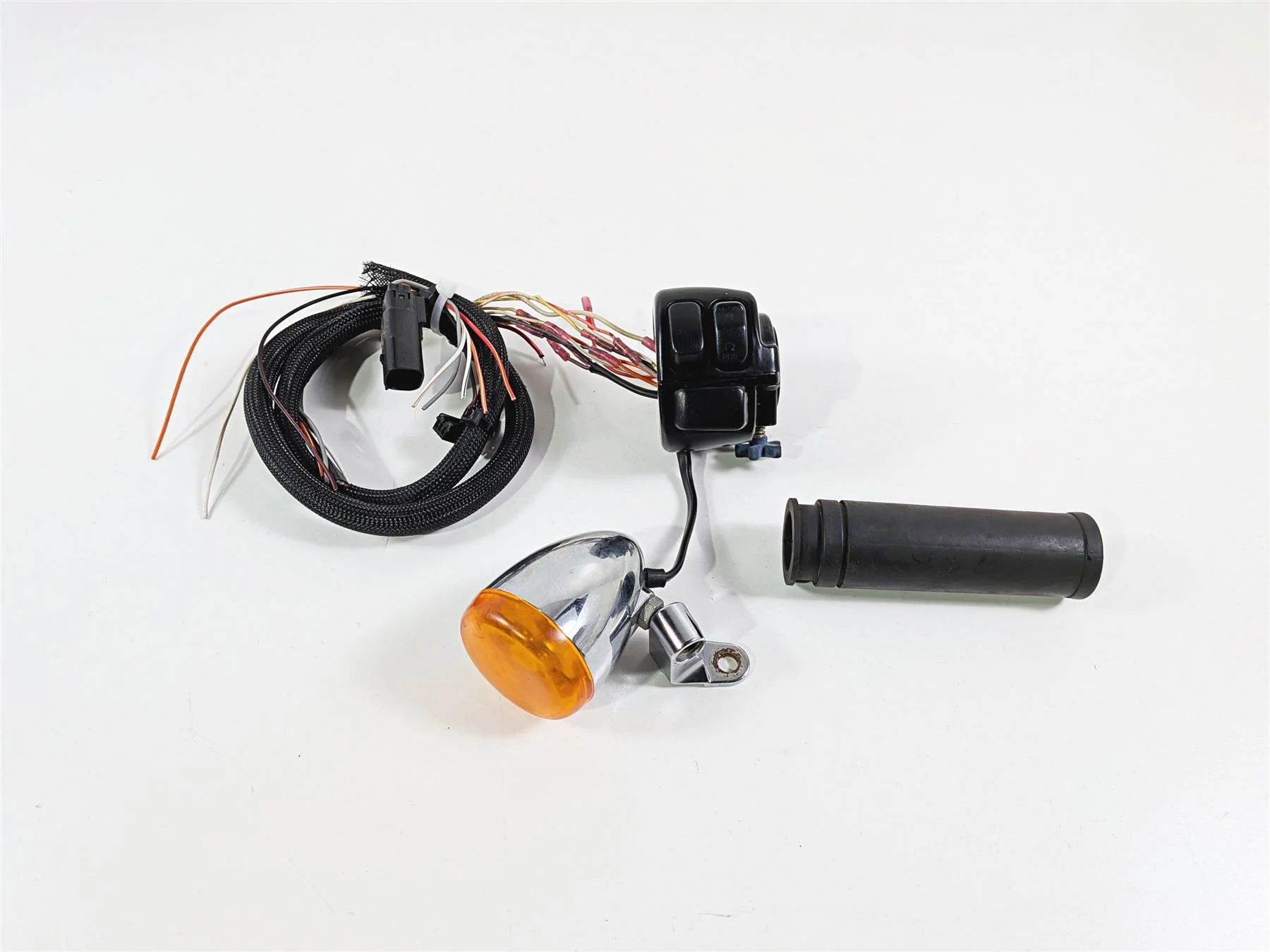 2011 Harley FXDF Dyna Fat Bob Right Control Switch & Turn Signal 71684-06A