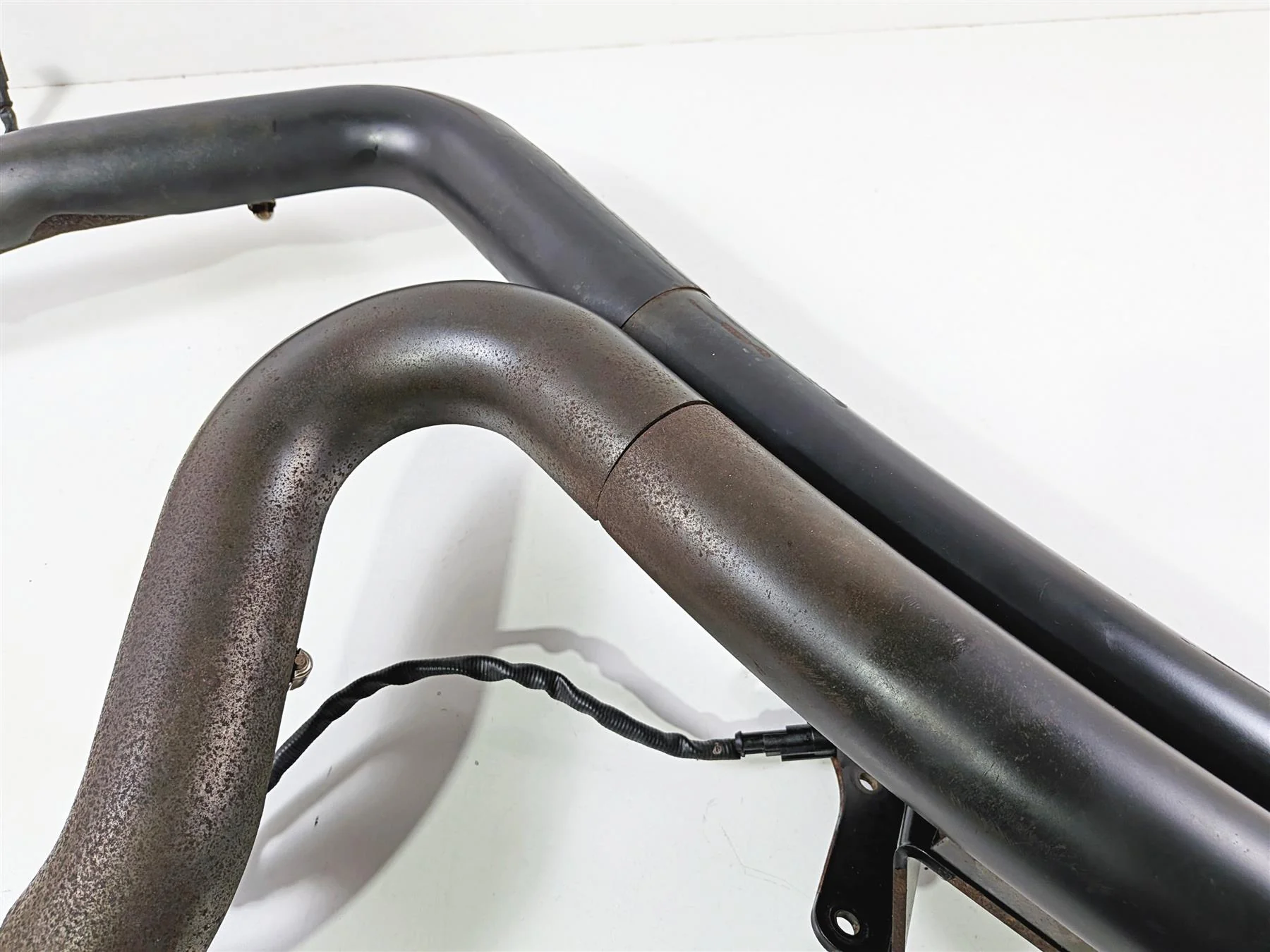 2011 Harley FXDF Dyna Fat Bob Vance Hines Big Radius 2-2 Exhaust System 46071 - Image 15