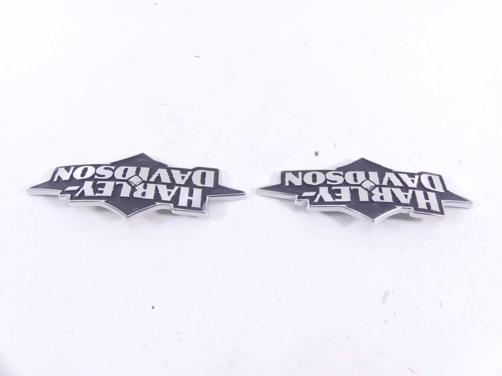 2011 Harley Softail CVO FLSTSE2 Convertible Fuel Gas Tank Emblem Badge 62329-11 - Image 2
