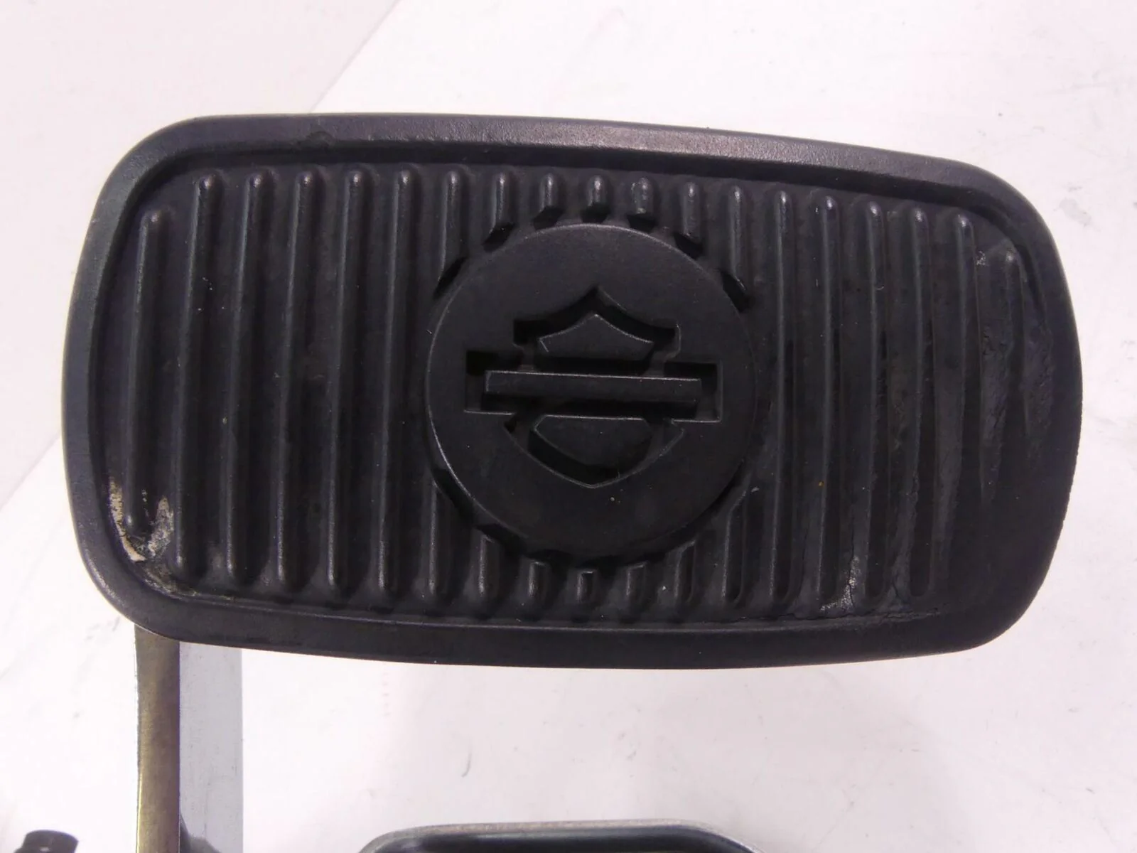 2011 Harley Touring FLHP Road King Front Right Floorboard & Brake Pedal 50621-06 - Image 9